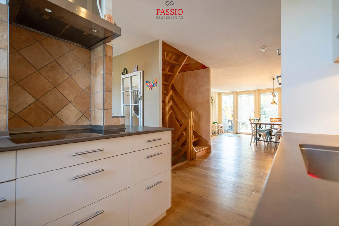 Casa a schiera di 5,5 stanze adatta alle famiglie con giardino ben curato - Foto 6 di 29