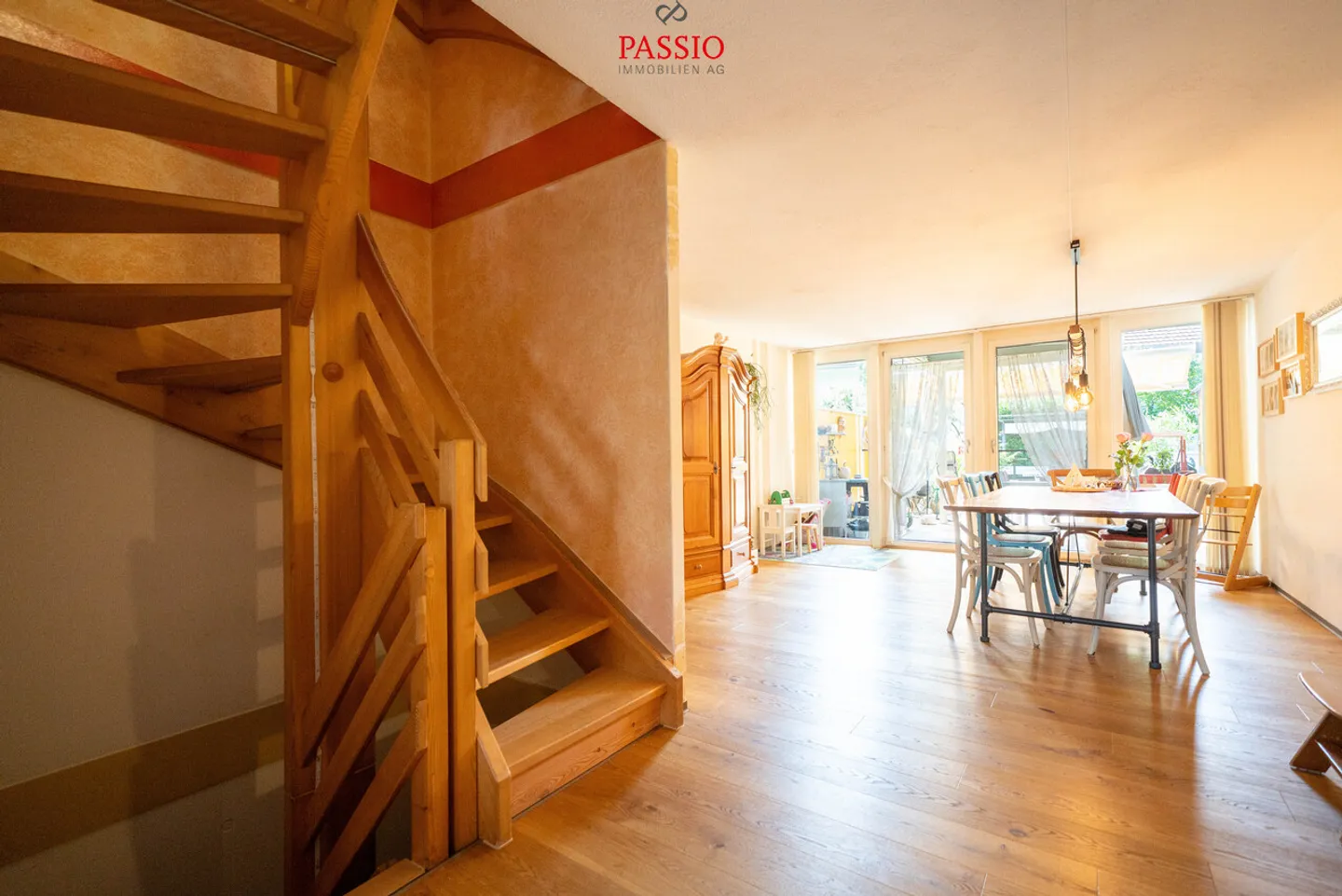 Casa a schiera di 5,5 stanze adatta alle famiglie con giardino ben curato - Foto 7 di 29