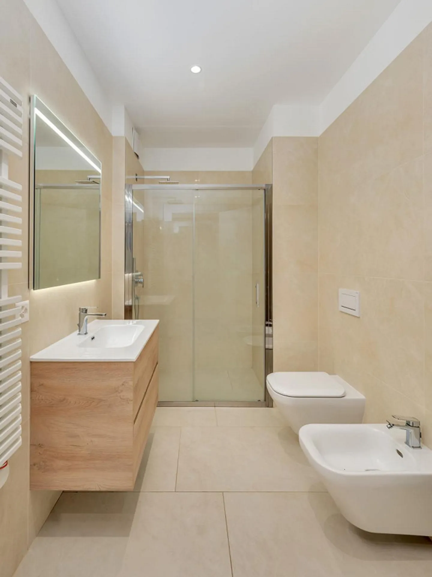 Pleasant 3.5-Room Apartment with Lake View in Bissone - Photo 12 of 12