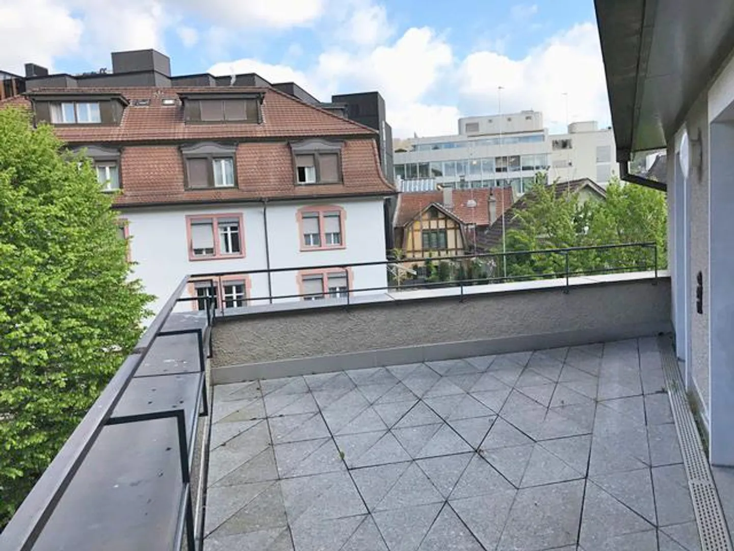 Luxurious 4.5-Room Apartment - Photo 11 of 12