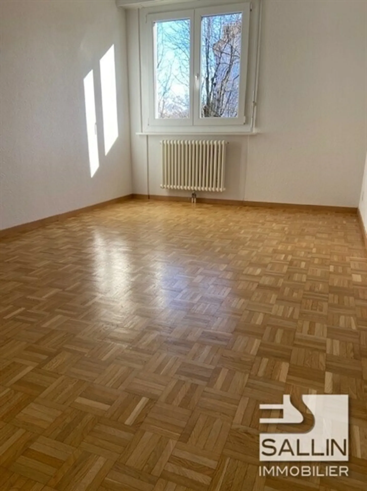 APPARTAMENTO DI 5 CAMERE IN UN QUARTIERE FAMILIARE - Foto 8 di 14