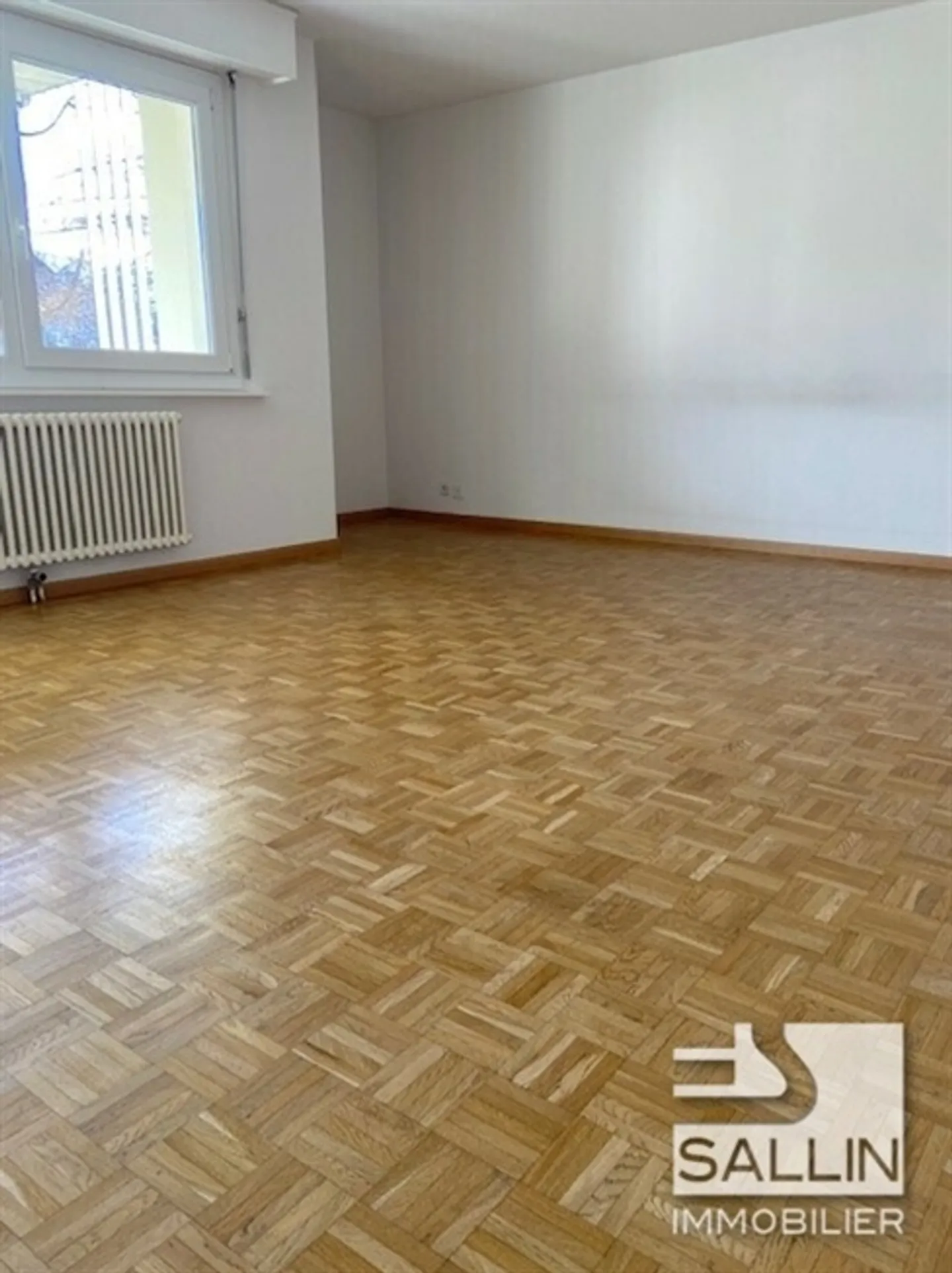 APPARTAMENTO DI 5 CAMERE IN UN QUARTIERE FAMILIARE - Foto 5 di 14