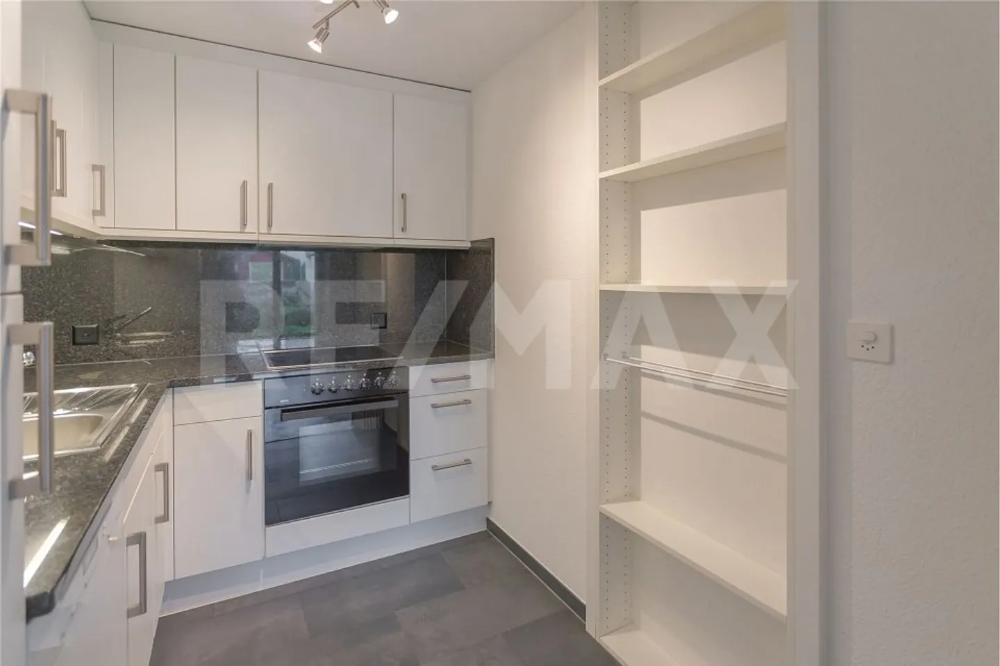 Appartamento giardino pratico e centrale di 2½ stanze - Foto 2 di 11