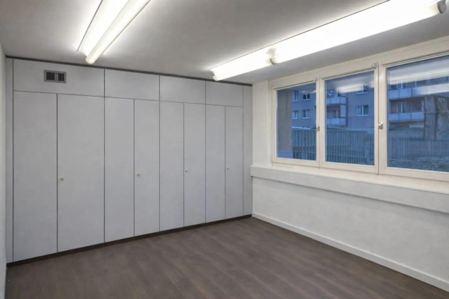 Office space for rent - Photo 3 of 10