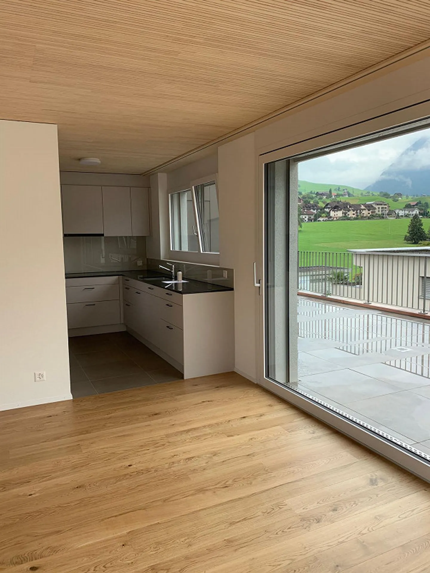 Ampia terrazza privata sul tetto con vista mozzafiato - Foto 4 di 8