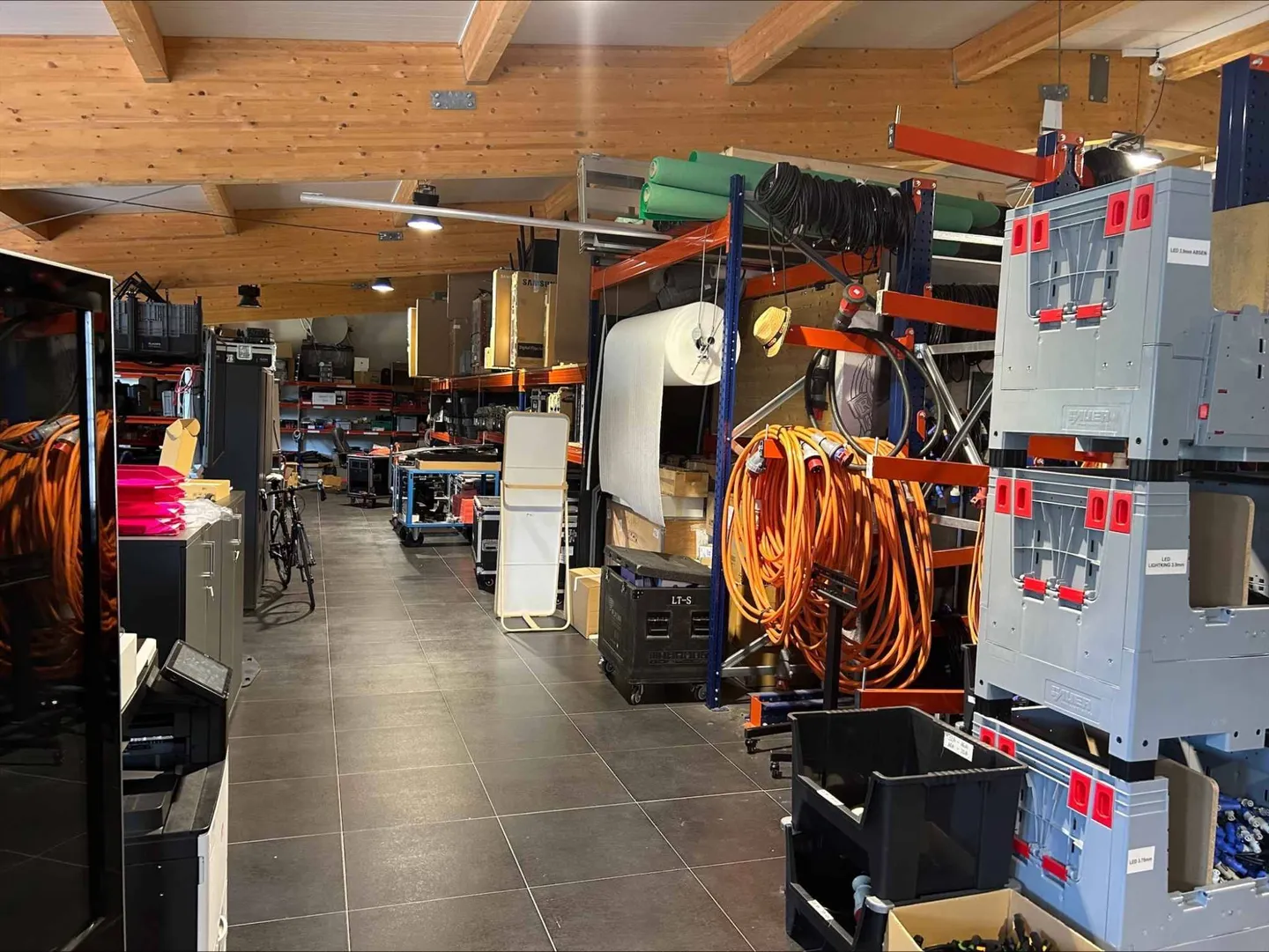 An opportunity: Your 640 m2 workshop and your accommodation at the same address - Photo 6 of 8