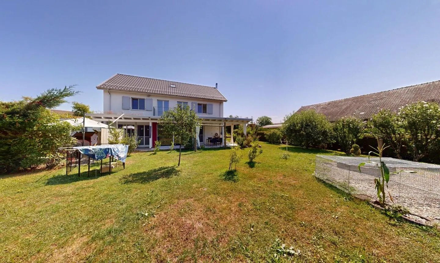 Casa unifamiliare ben tenuta con 7 stanze, studio separato e grande giardino - Foto 1 di 11