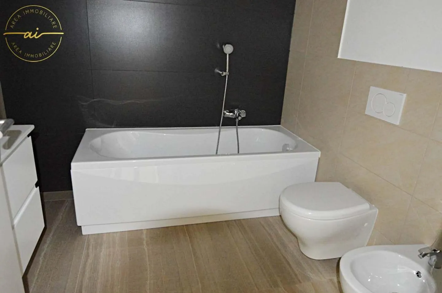 APPARTEMENT LUMINEUX DE 2,5 PIÈCES AVEC TERRASSE À BALERNA - Photo 6 sur 6