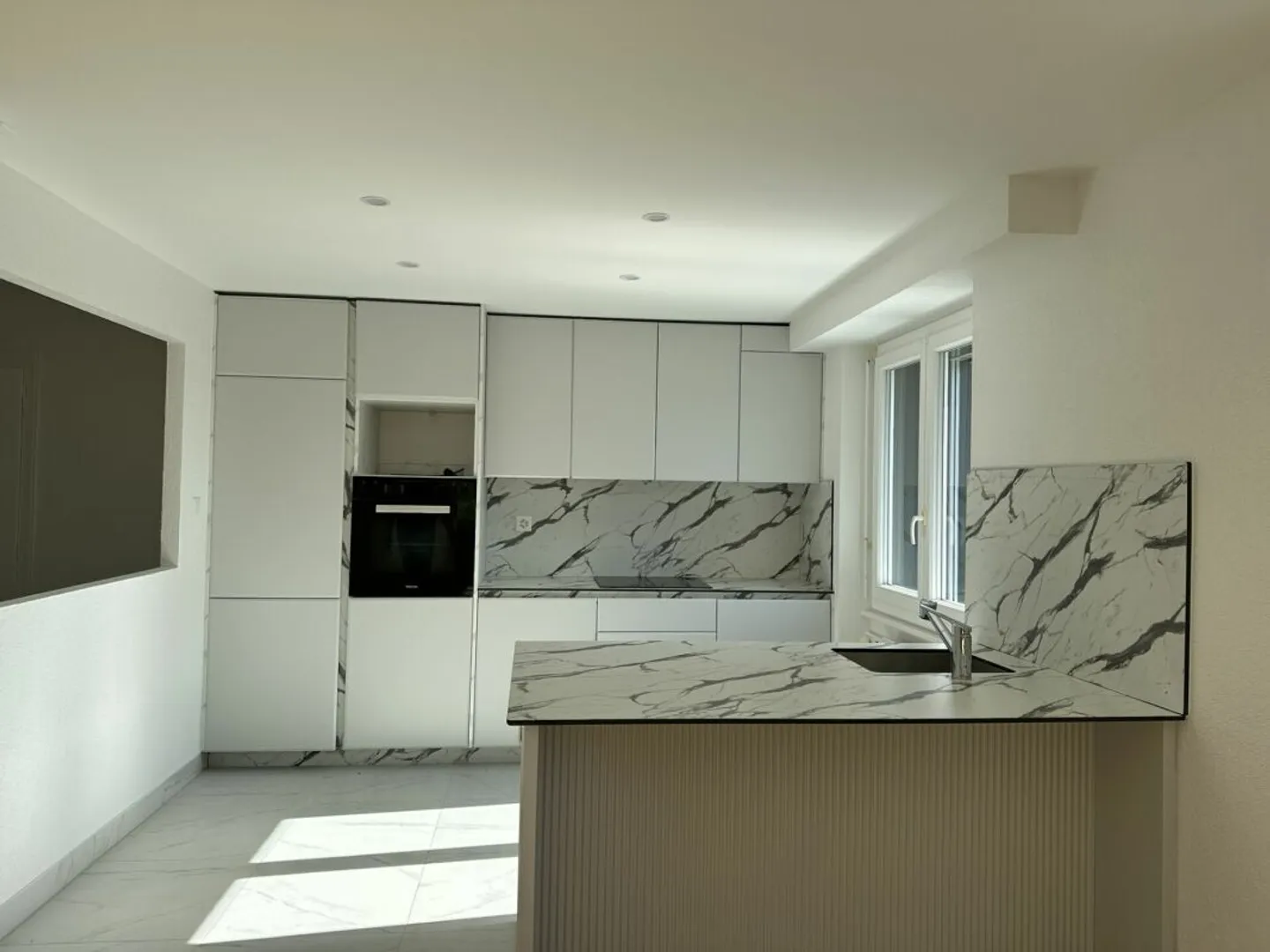 Appartamento completamente ristrutturato di 4,5 locali con balcone e vista sul Doubs - Foto 1 di 10