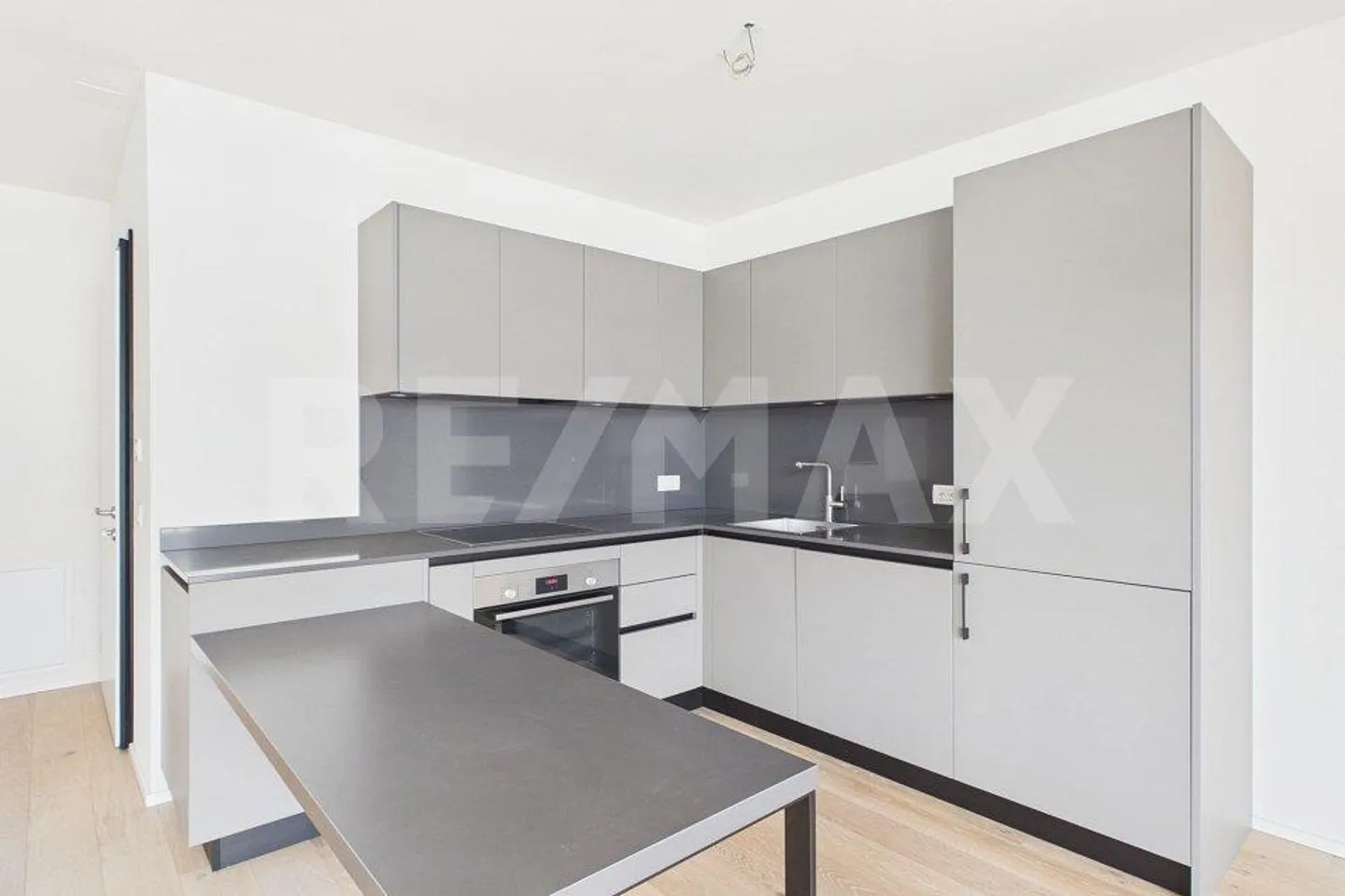 Attractive Opportunity: 2.5-Room Apartment with Excellent Yield Potential - Photo 6 of 13