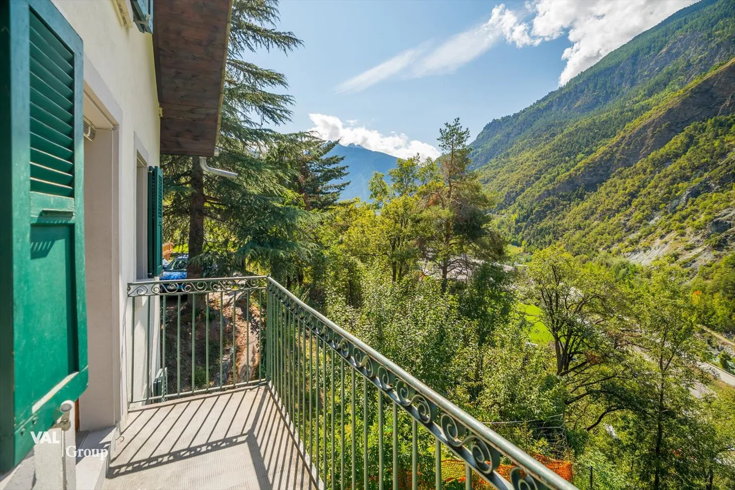 Casa bifamiliare con ampi spazi e annessi nel mezzo della natura sopra Visp - Foto 12 di 13