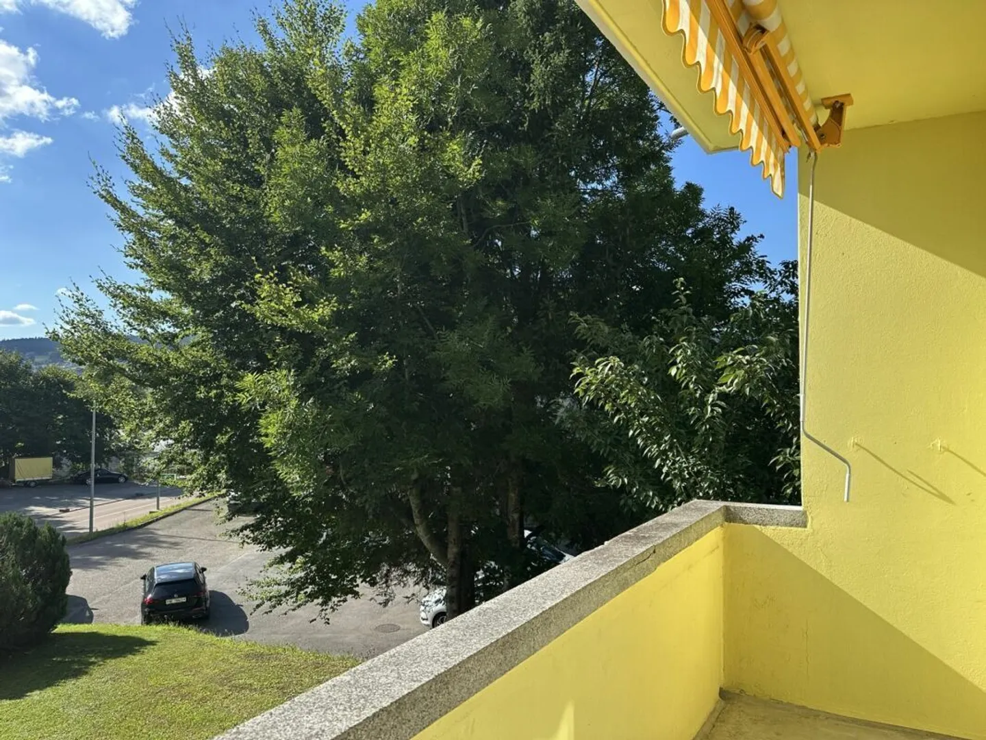 Appartamento completamente ristrutturato di 4,5 locali con balcone e vista sul Doubs - Foto 3 di 10