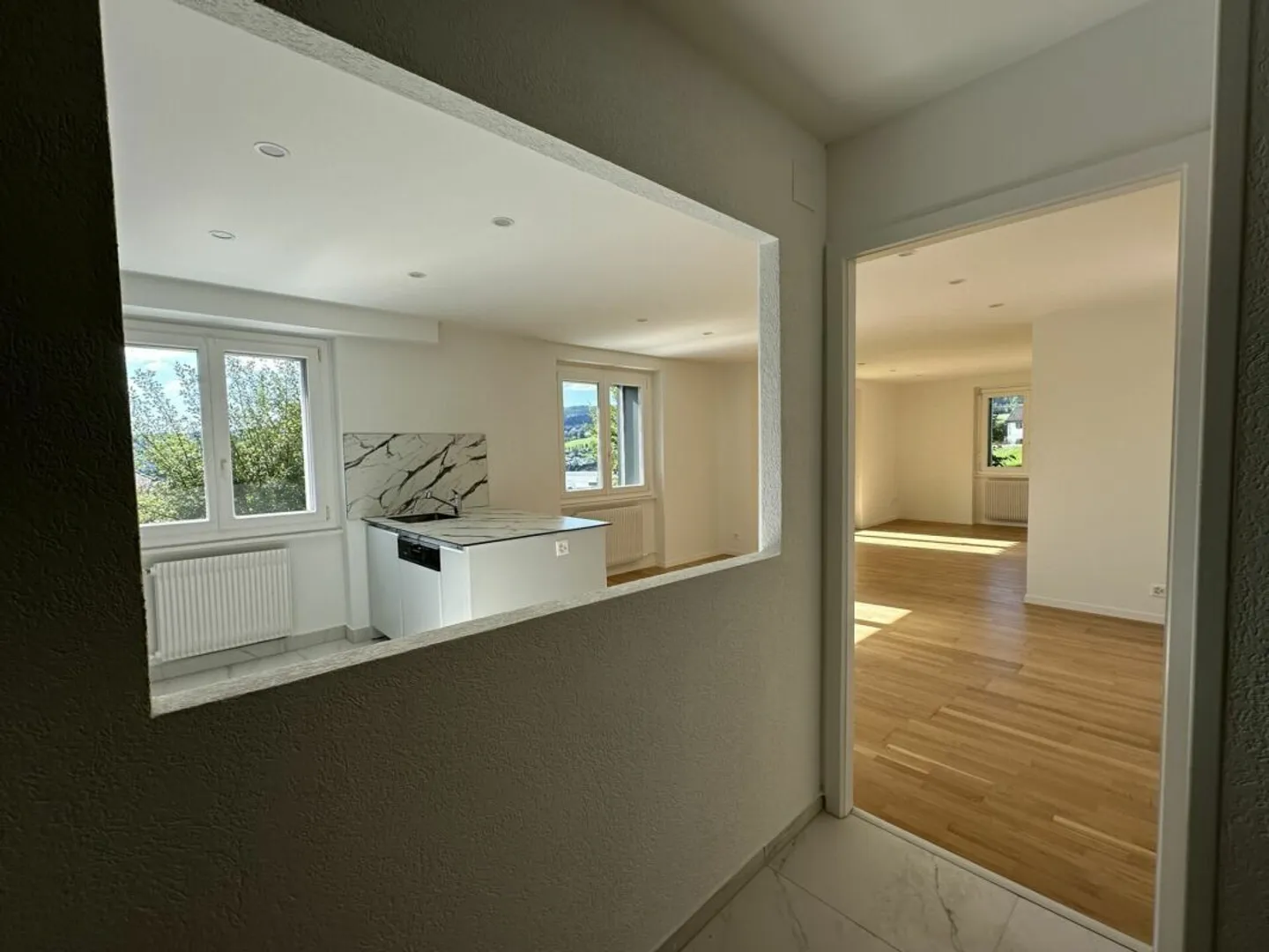 Appartamento completamente ristrutturato di 4,5 locali con balcone e vista sul Doubs - Foto 5 di 10