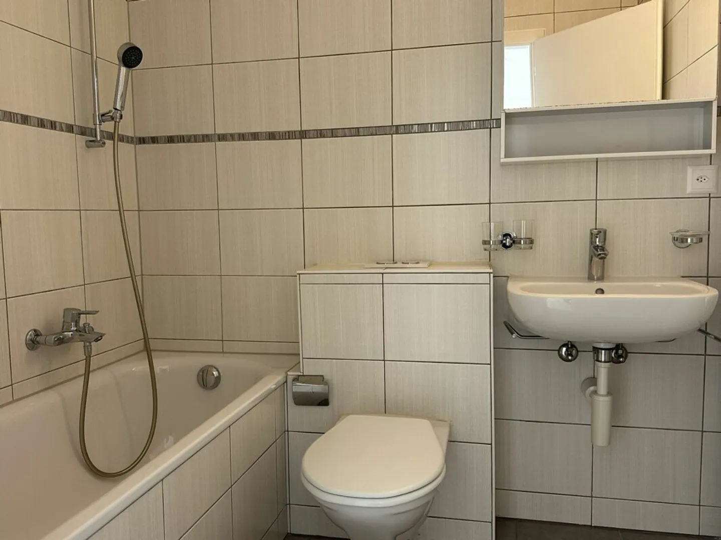 Appartamento completamente ristrutturato di 4,5 locali con balcone e vista sul Doubs - Foto 7 di 10