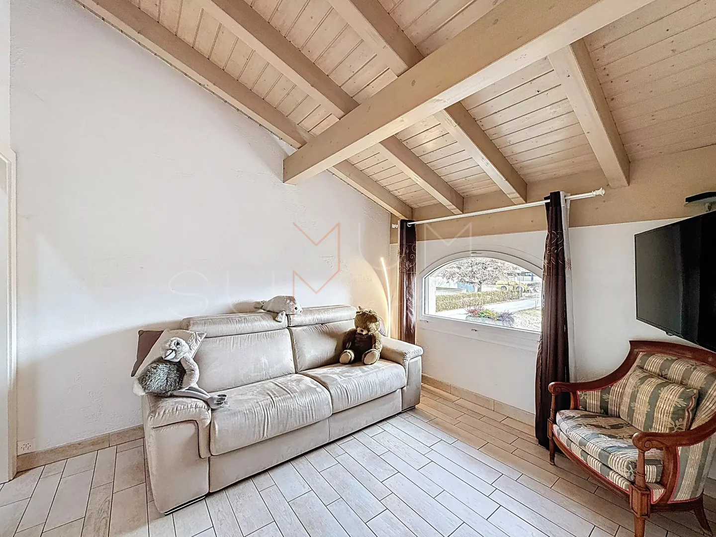 Elegant Detached House with Pool - Photo 13 of 21