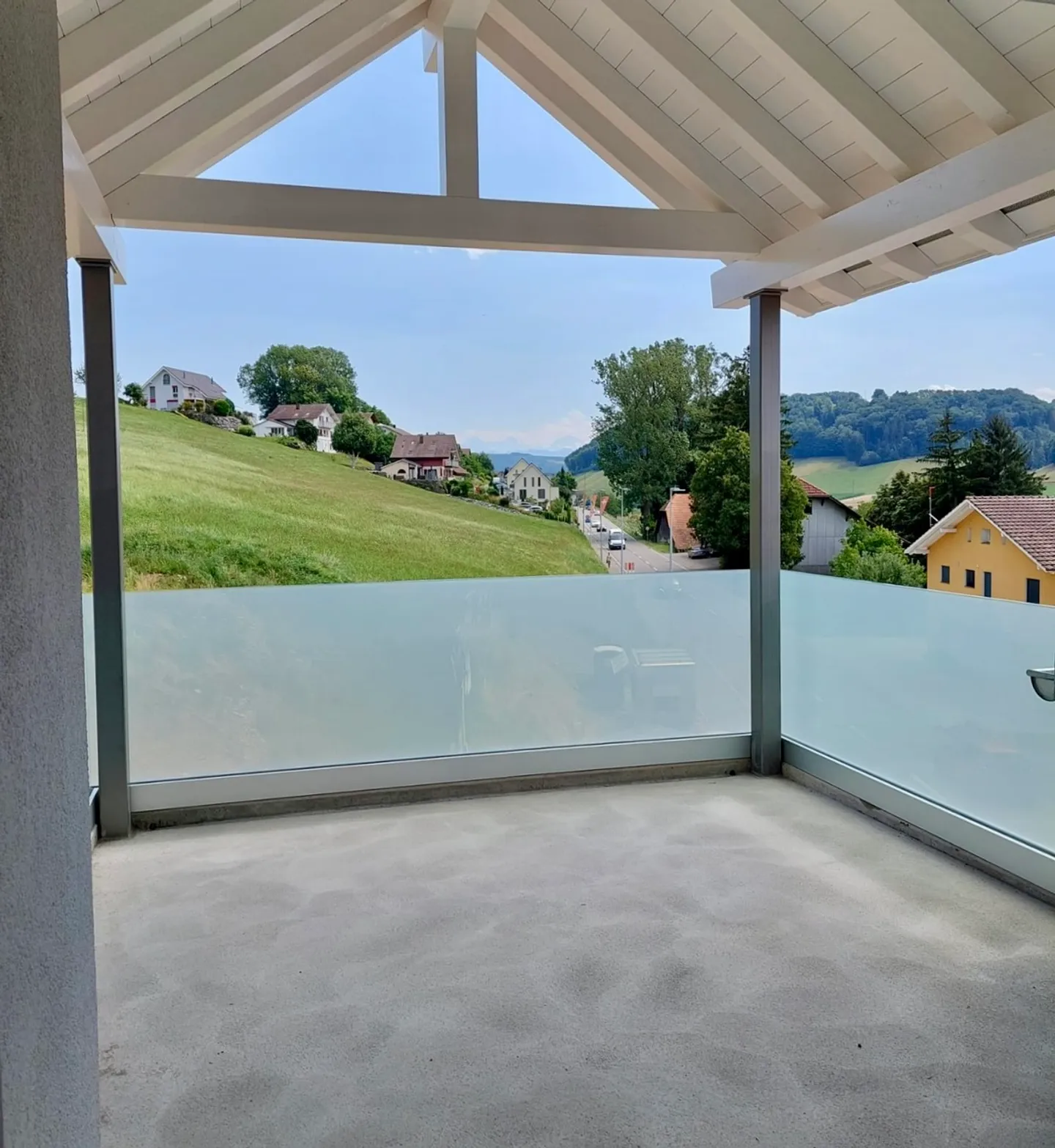 Spacious attic apartment with private attic and beautiful views - Photo 2 of 6