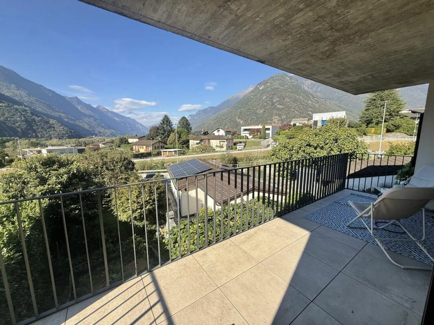 Appartamento moderno con terrazza - Foto 1 di 8