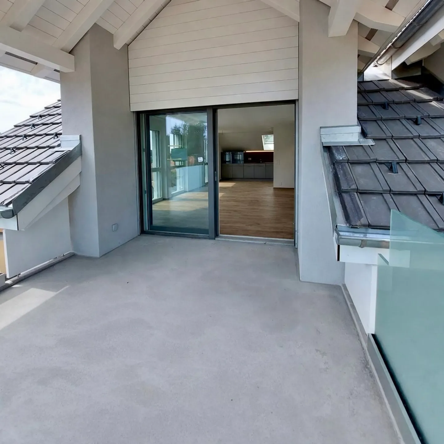 Spacious attic apartment with private attic and beautiful views - Photo 3 of 6