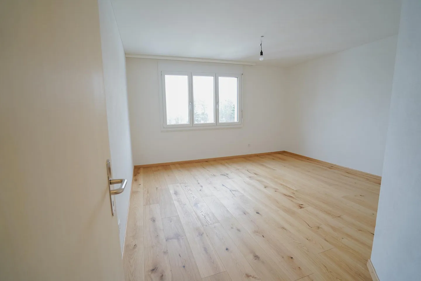 Appartement moderne de 4,5 pièces avec vue sur la montagne à Thusis - Photo 2 sur 13
