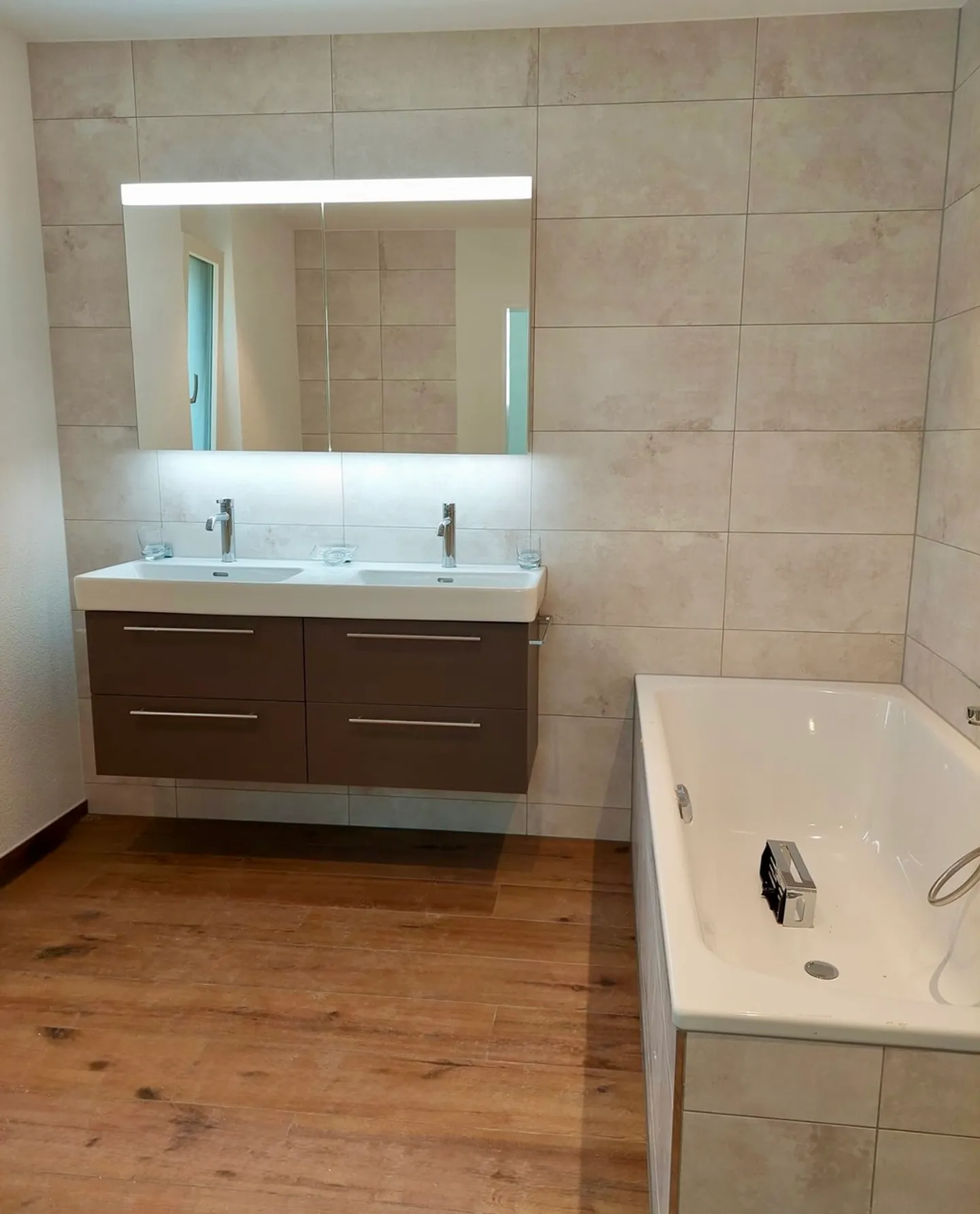 Spacious attic apartment with private attic and beautiful views - Photo 4 of 6