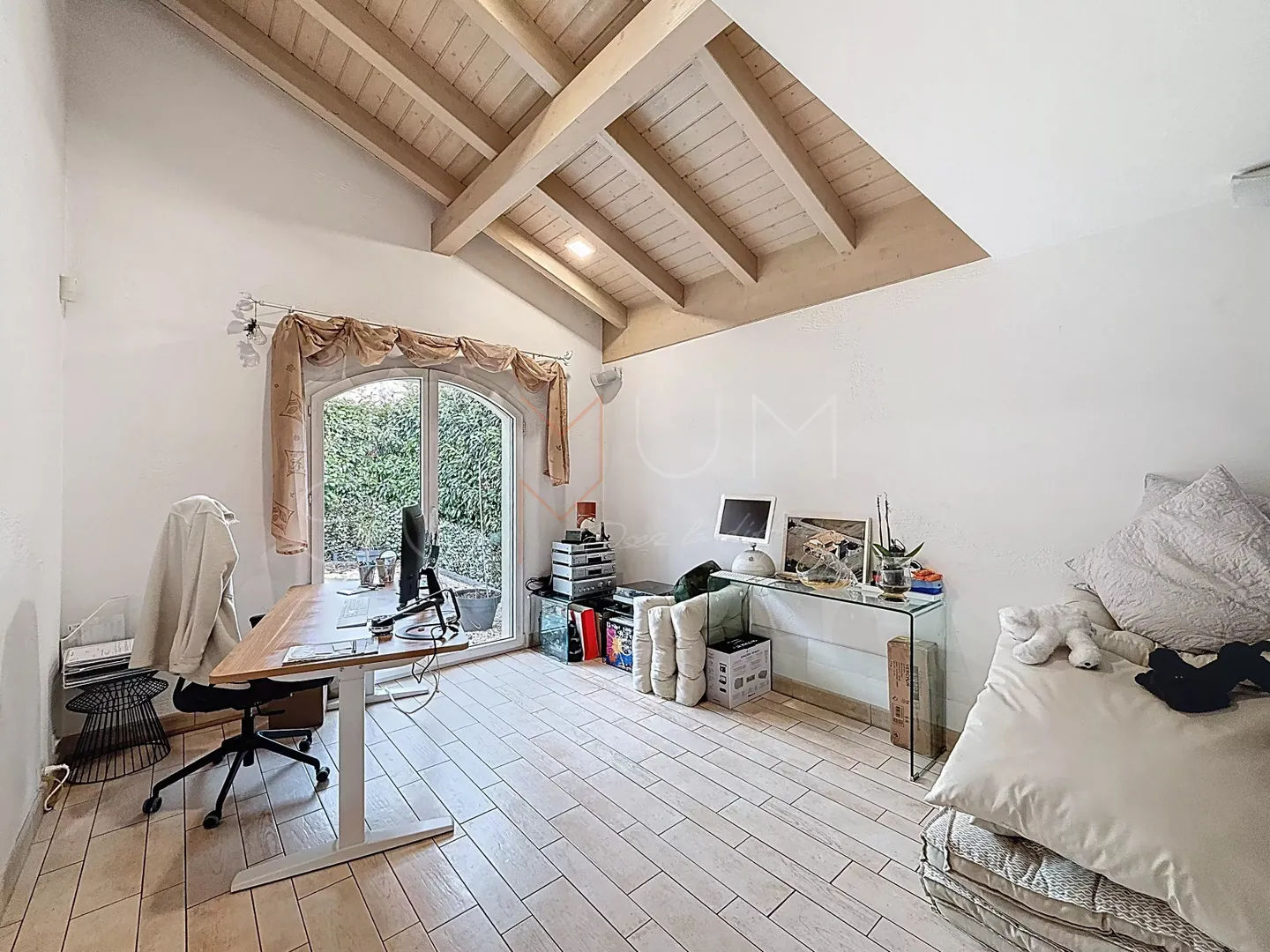 Elegant Detached House with Pool - Photo 15 of 21