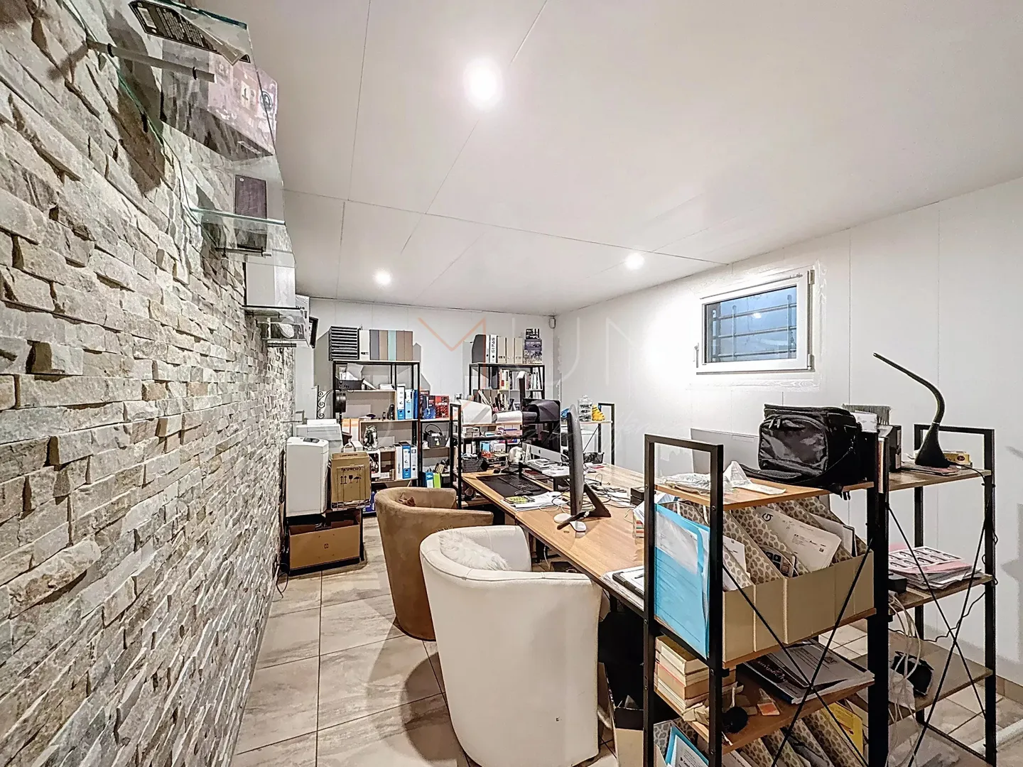 Elegant Detached House with Pool - Photo 18 of 21