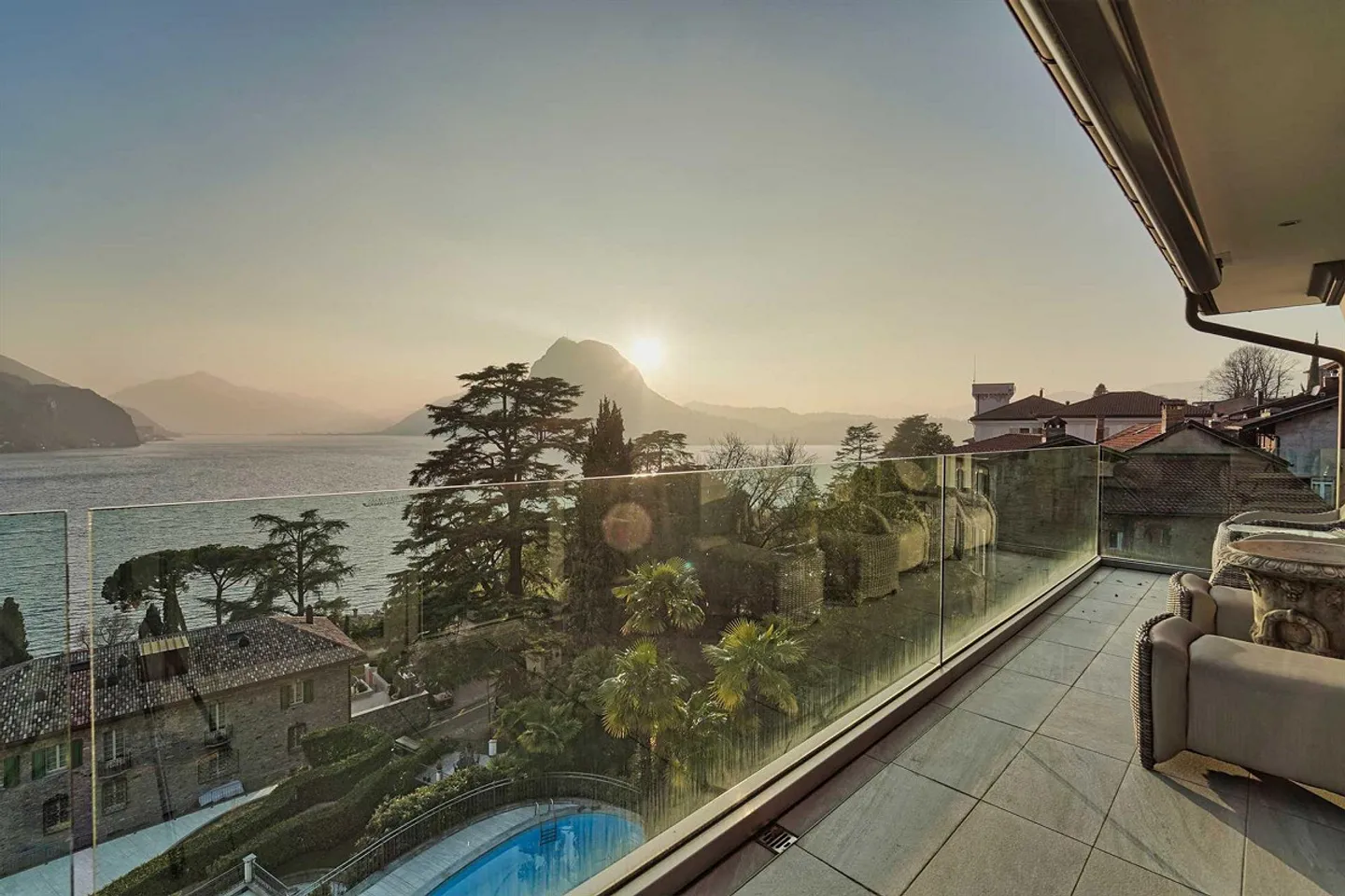 Penthouse de luxe élégant avec vue panoramique sur le lac - Photo 12 sur 13