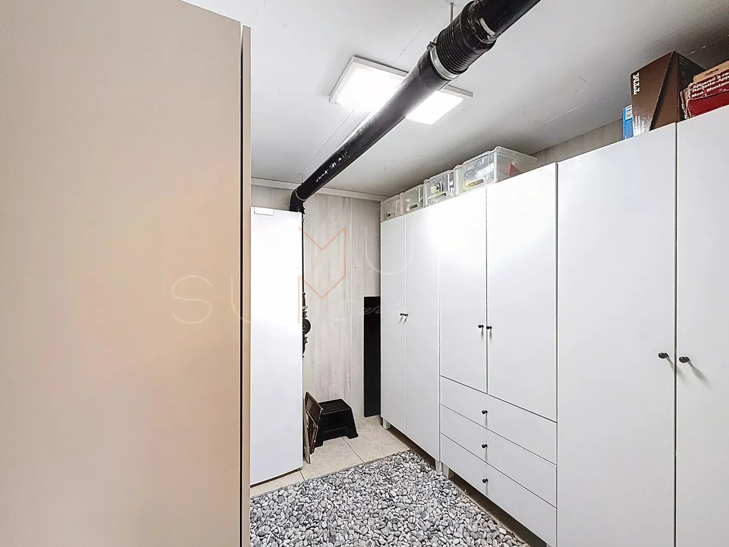 Elegant Detached House with Pool - Photo 19 of 21