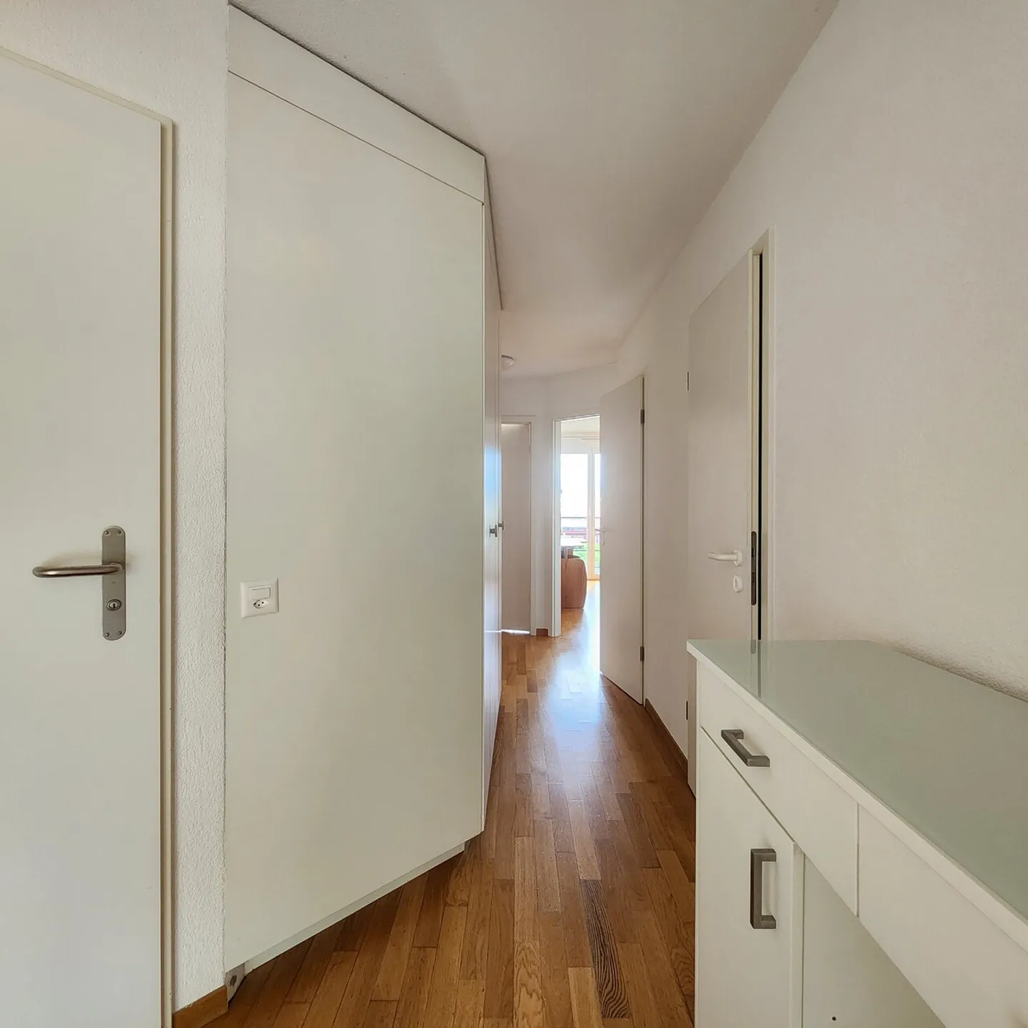 Appartamento di 4,5 locali con due balconi - Foto 2 di 13