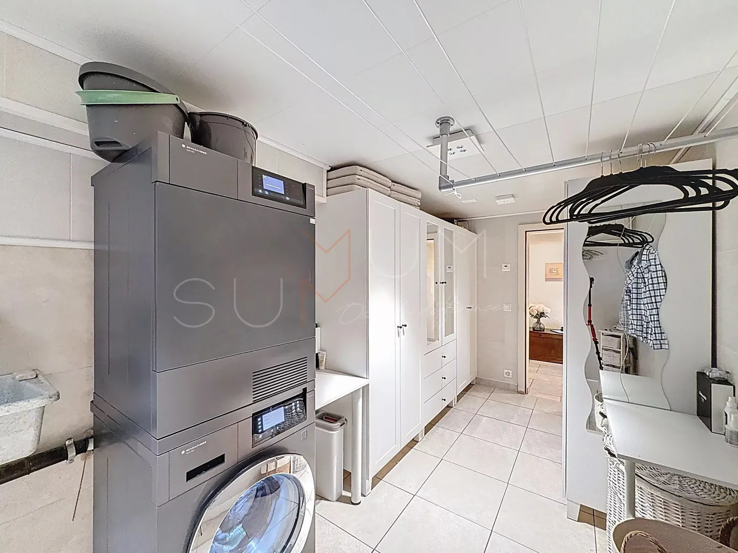 Elegant Detached House with Pool - Photo 20 of 21