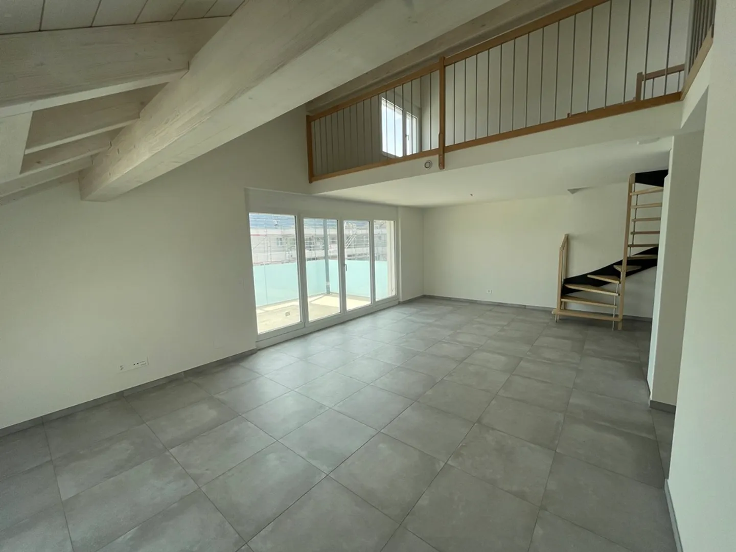 Appartement spacieux avec mezzanine - Photo 4 sur 13