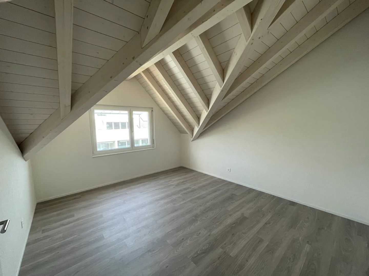 Appartement spacieux avec mezzanine - Photo 6 sur 13