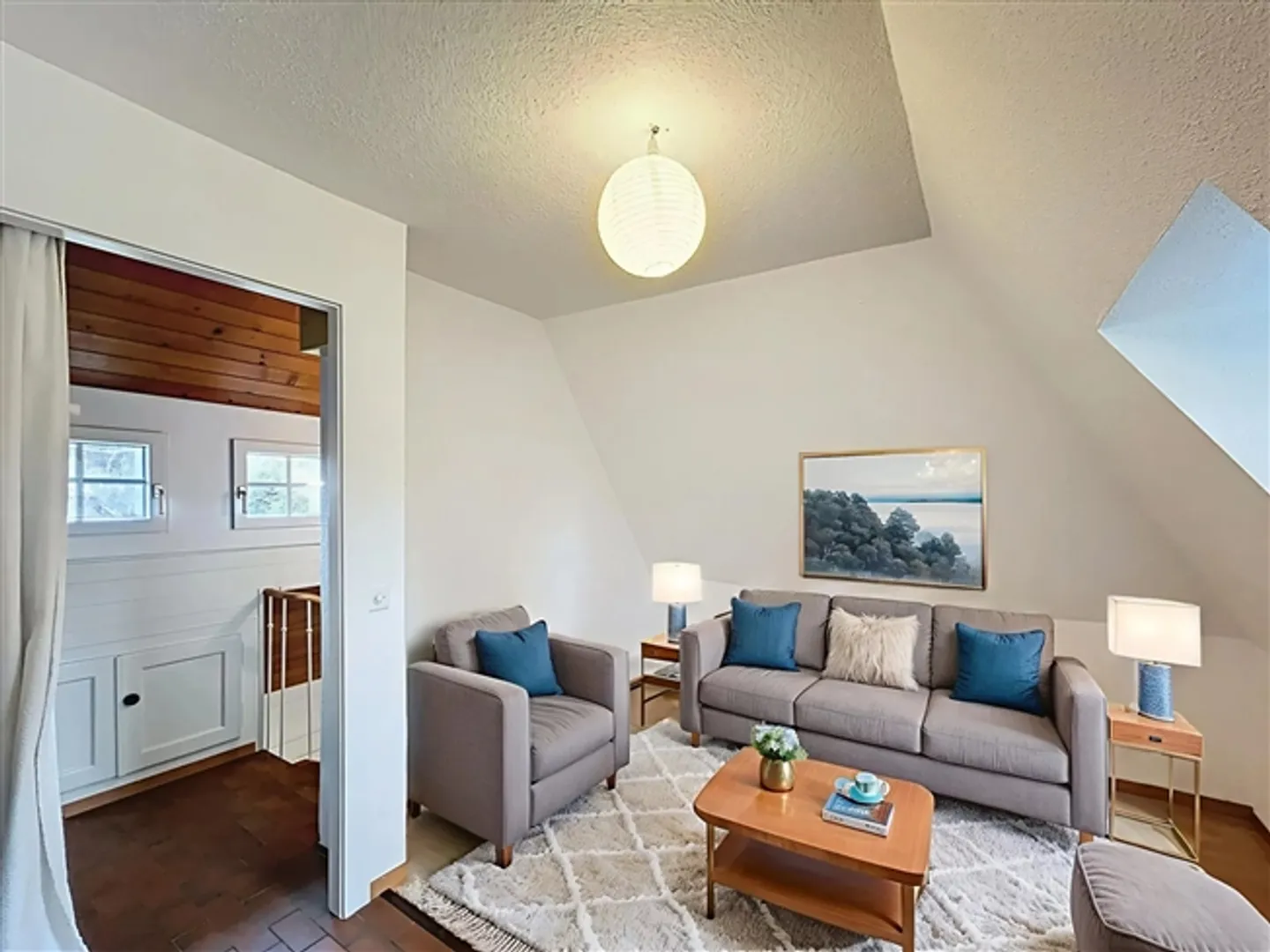 Charming Penthouse Apartment! Shared Garden! - Photo 3 of 5