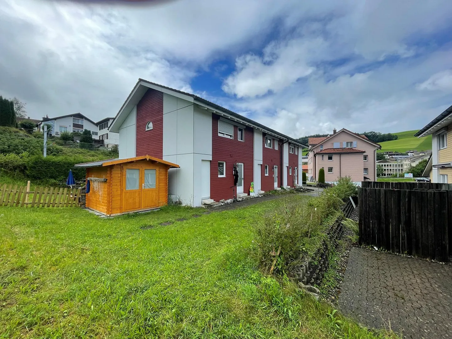 Cozy 4-room terraced single-family house with seating area - Photo 1 of 2