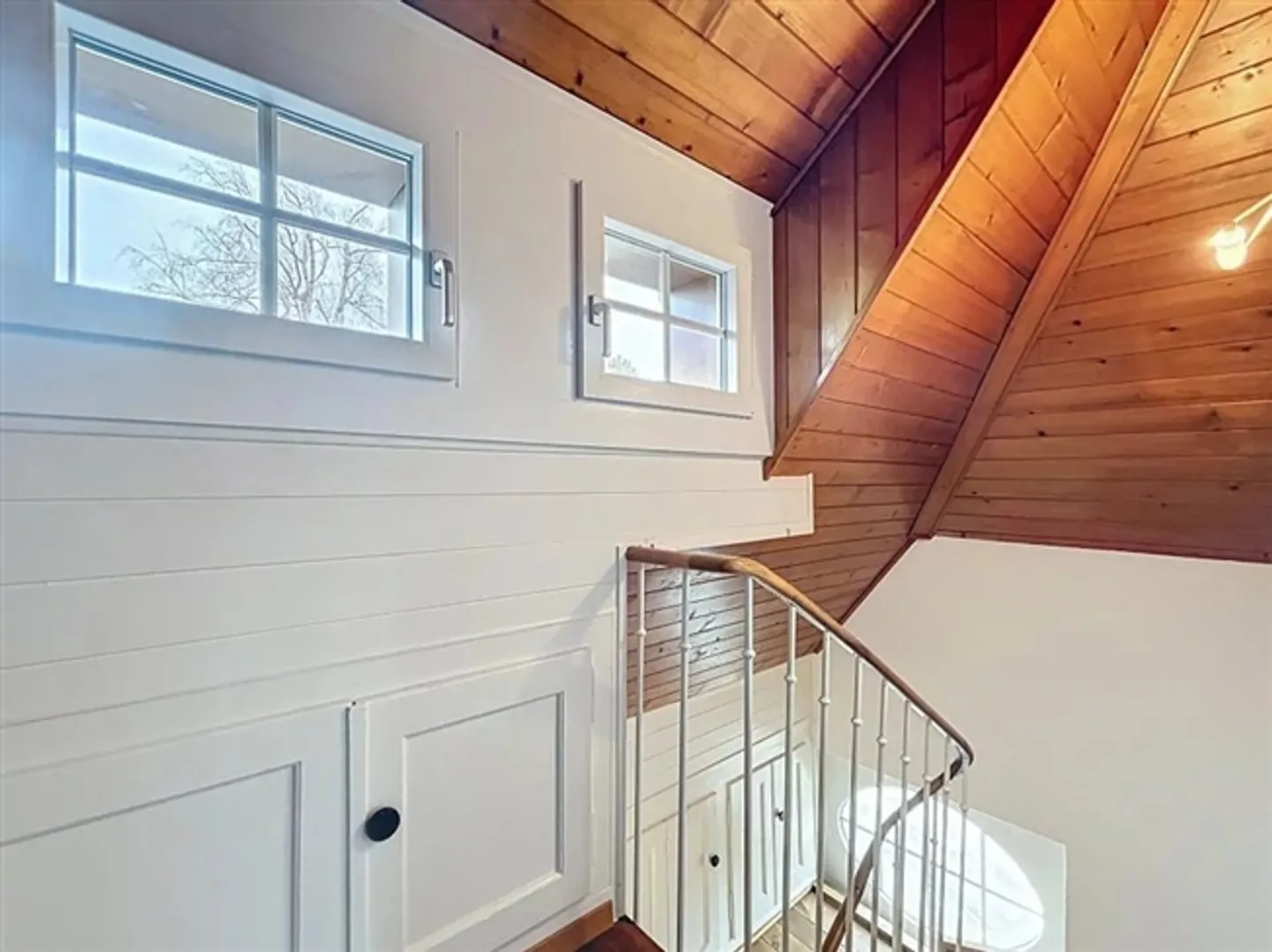 Charming Penthouse Apartment! Shared Garden! - Photo 5 of 5