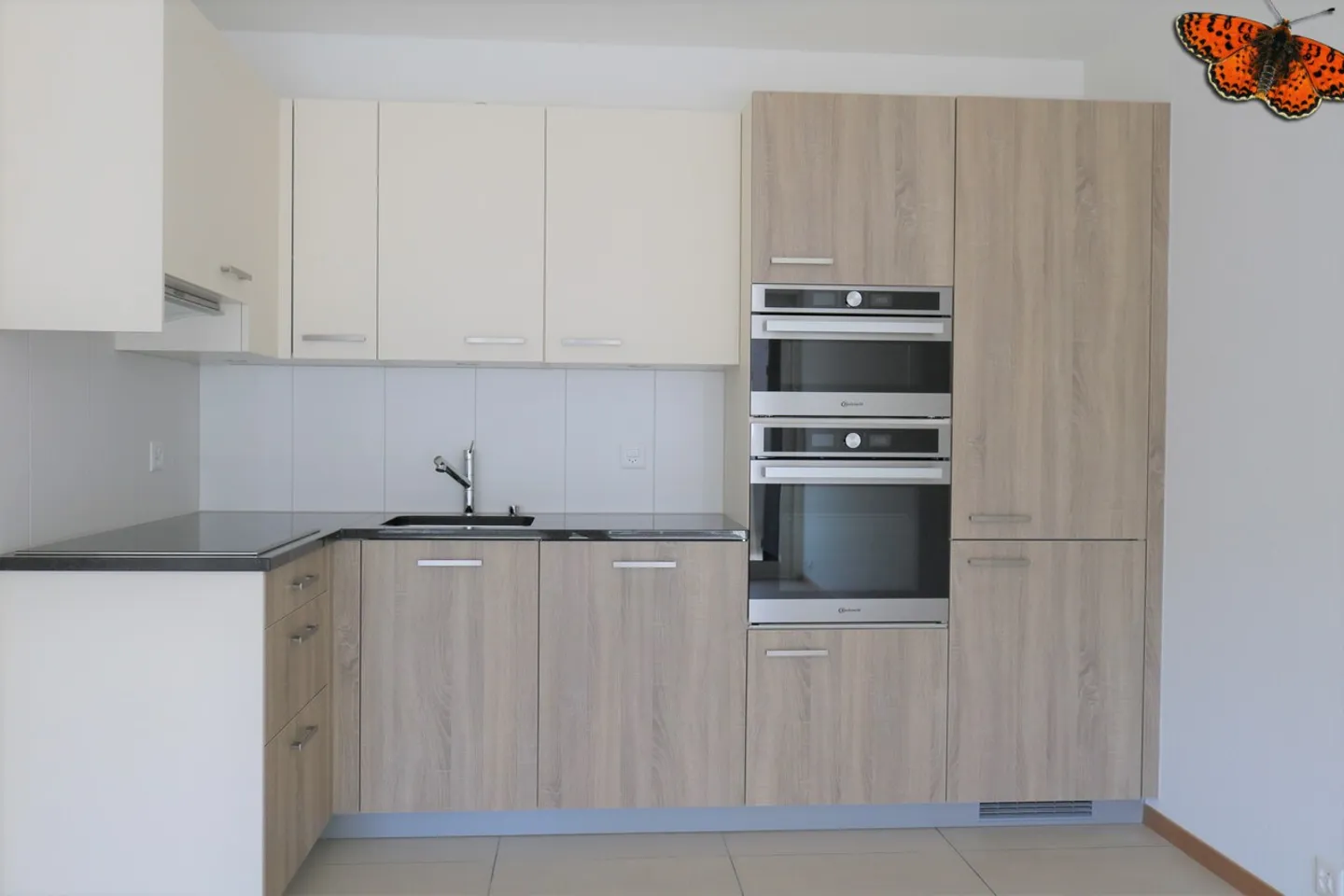 2 ROOM APARTMENT WITH SOUTH BALCONY - Close to the train station! - Photo 2 of 7