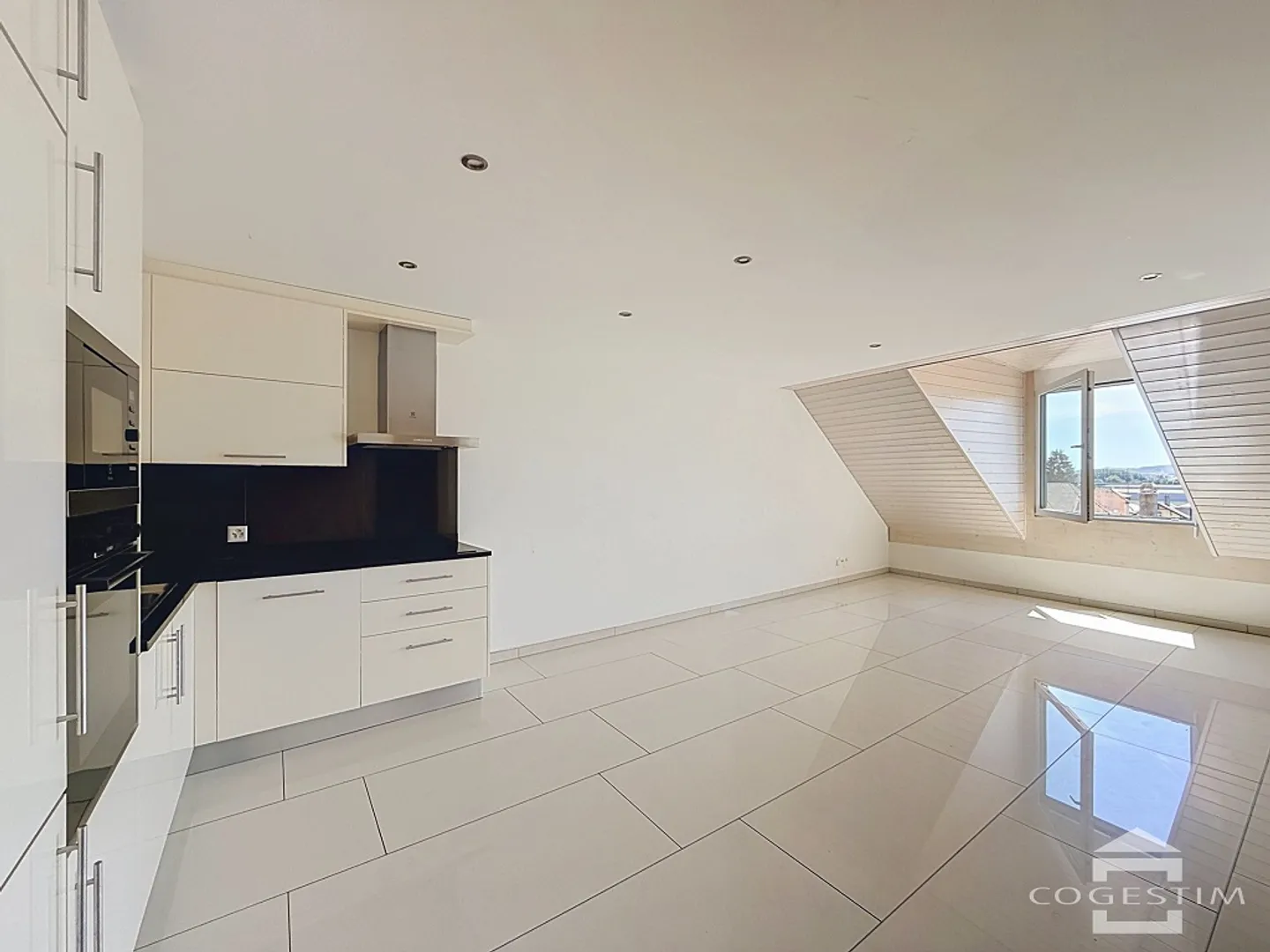 3.5 Room Apartment - Photo 1 of 13
