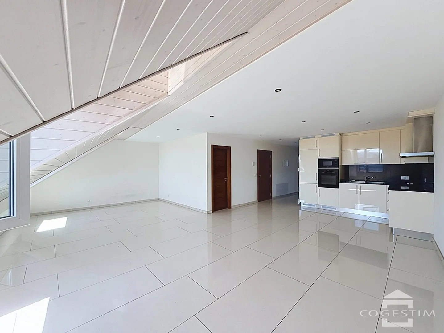 3.5 Room Apartment - Photo 2 of 13