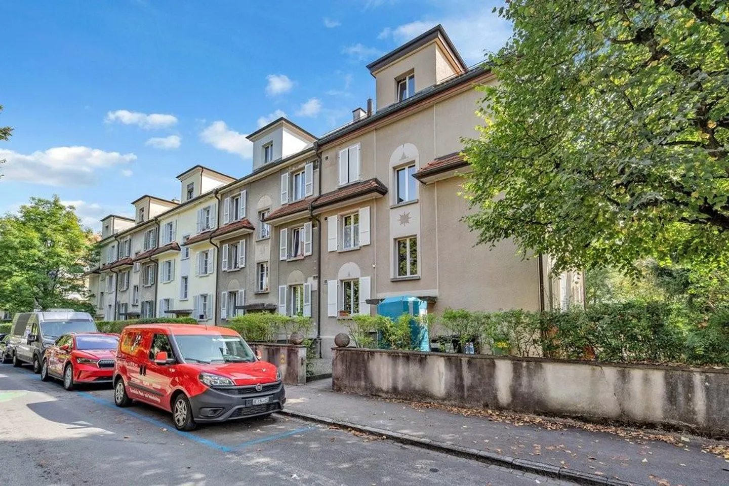 Première location / appartement rénové de 3,5 pièces au 1er étage avec balcon - Photo 1 sur 4