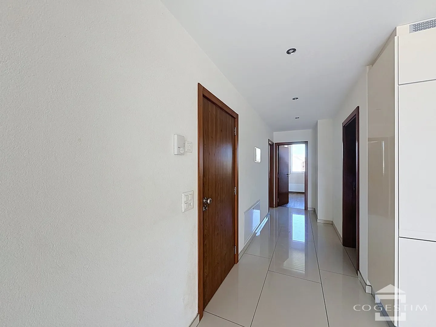 3.5 Room Apartment - Photo 8 of 13