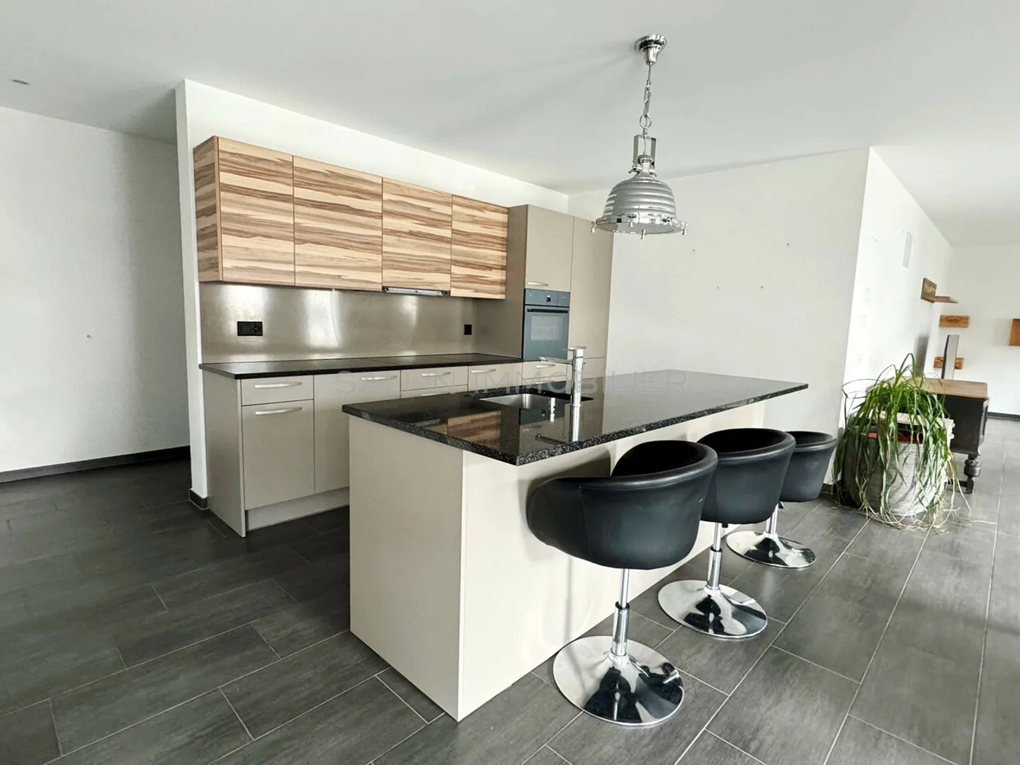 Bellissimo appartamento con 4½ stanze al 2° piano con loggia e posto auto - Foto 2 di 7