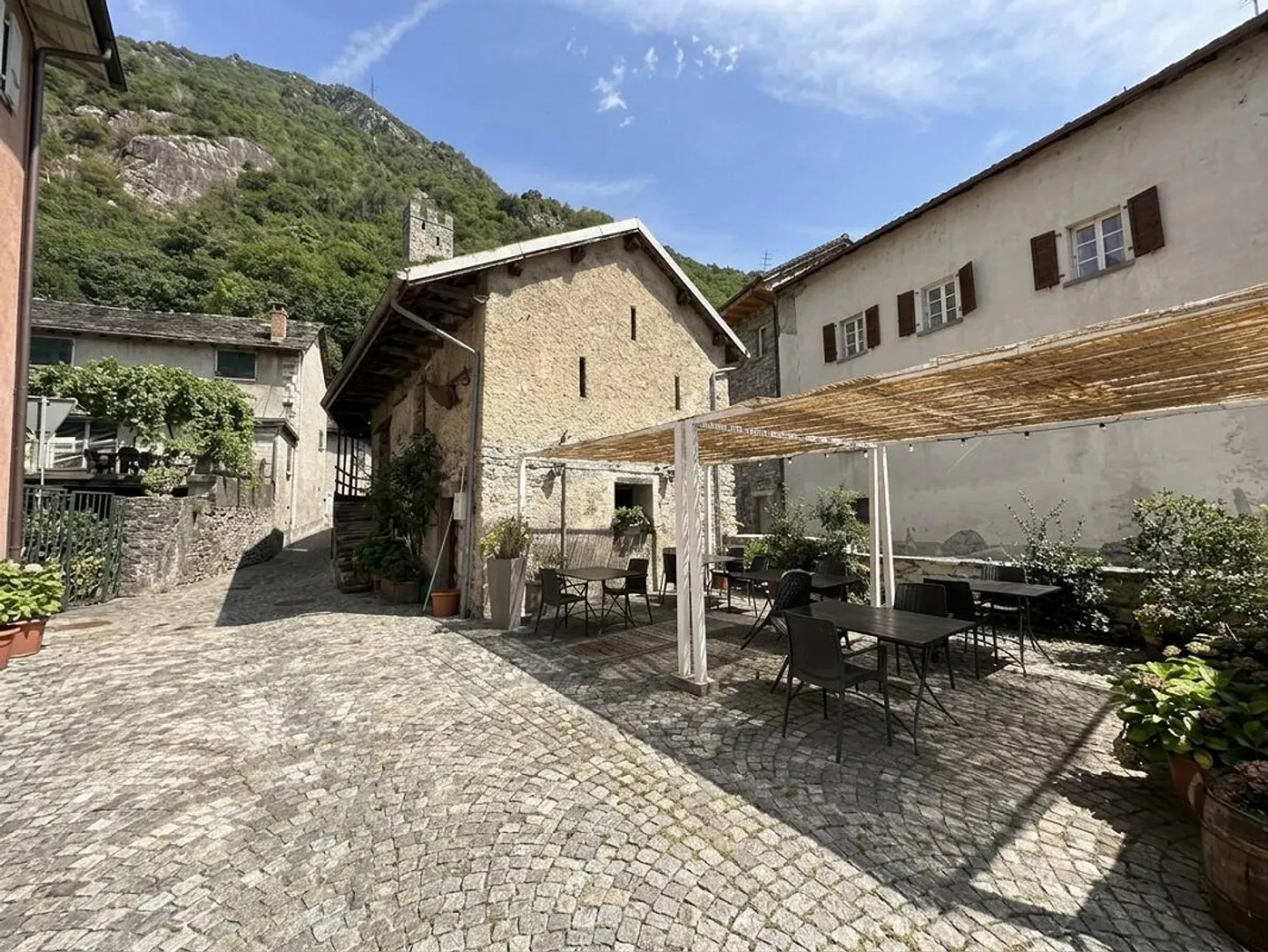 RUSTIQUE SPACIEUX À RÉNOVER DANS LE NOYAU DE SAN VITTORE - Photo 1 sur 9
