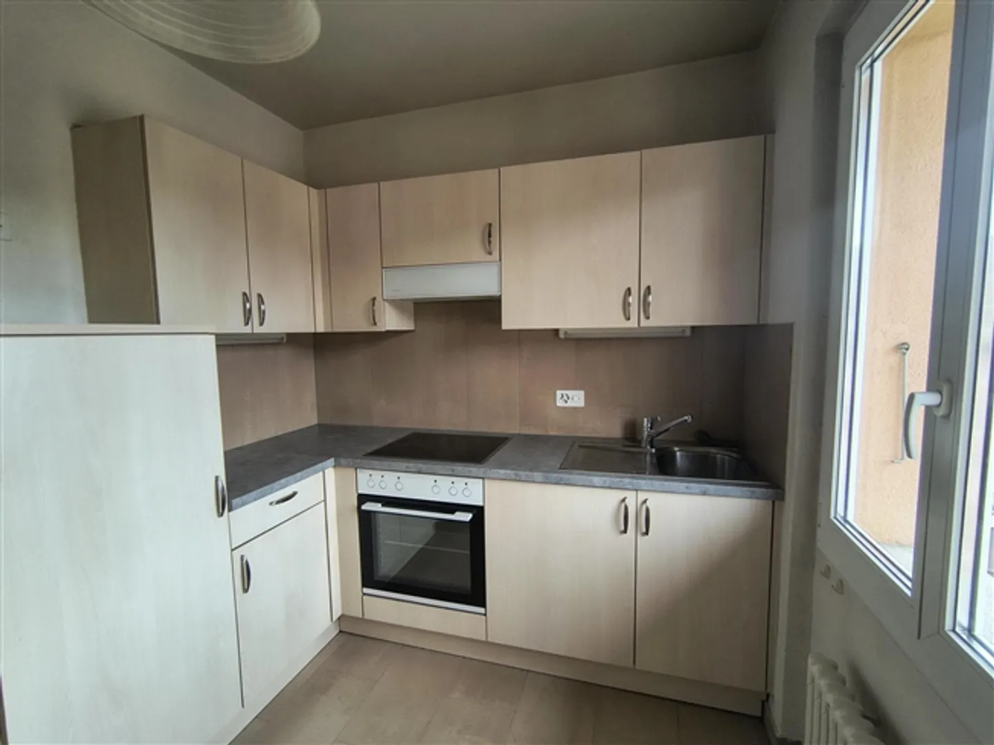 2.5 room apartment on the 4th floor near the train station - Photo 1 of 4