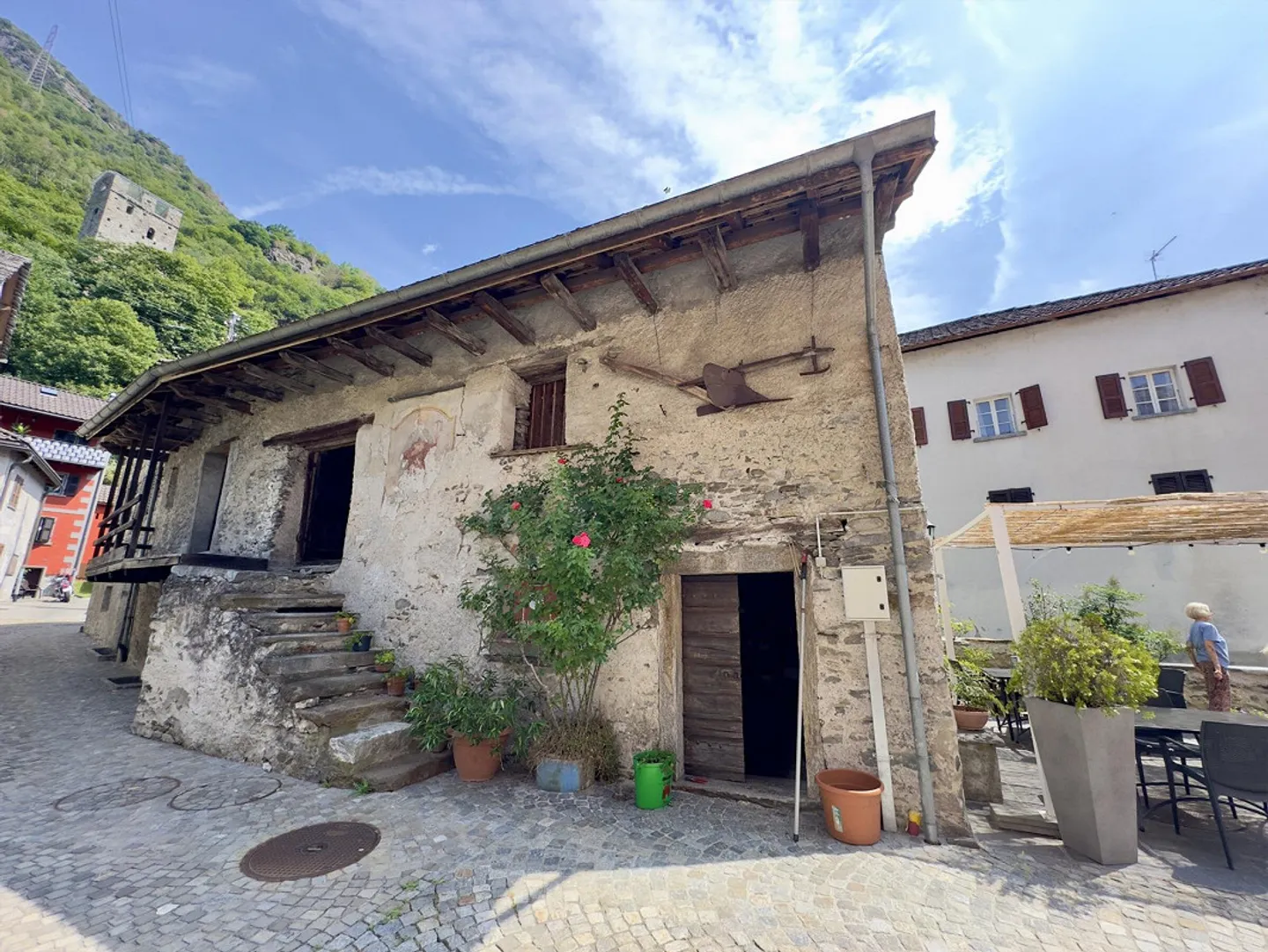 RUSTIQUE SPACIEUX À RÉNOVER DANS LE NOYAU DE SAN VITTORE - Photo 9 sur 9