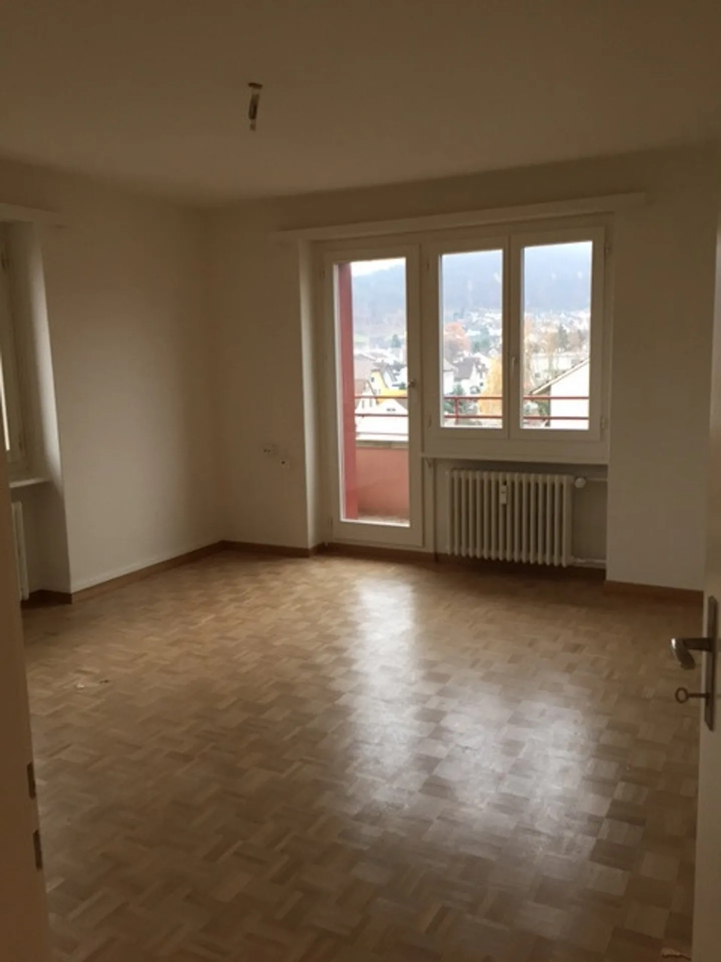 Modernized Apartment Close to the Train Station - Photo 3 of 6