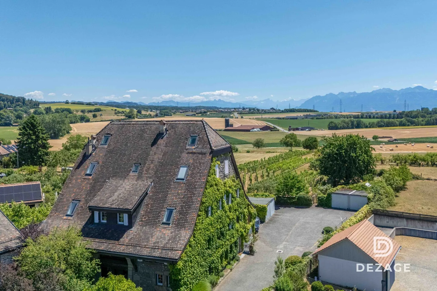 Character apartment with panoramic view and garden 5 minutes from Crissier! - Photo 1 of 13