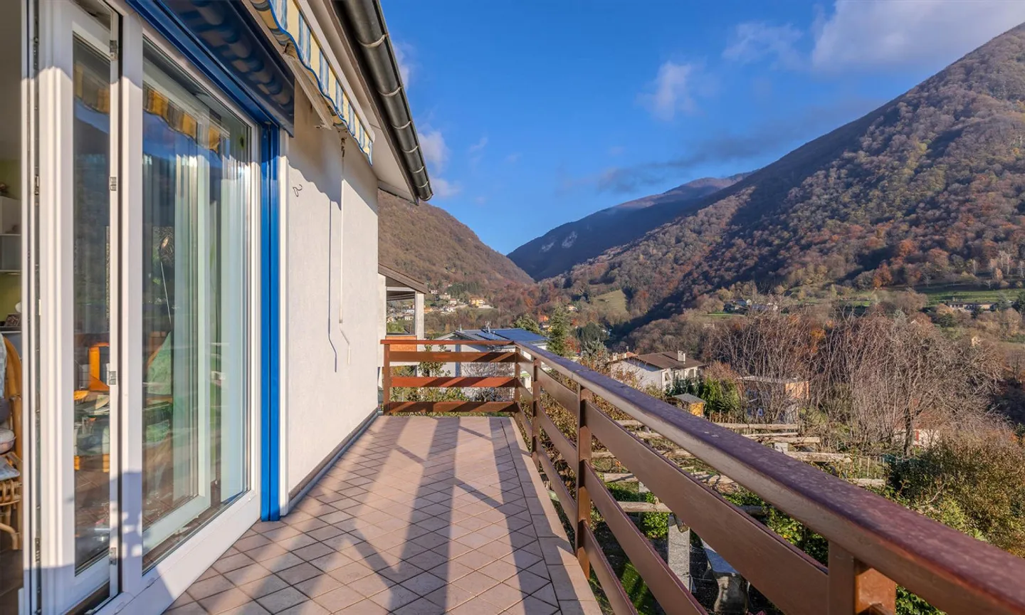 Villa Incantevole 7.5 LOC. con Piscina e Stagno ad Arogno - Foto 4 di 9