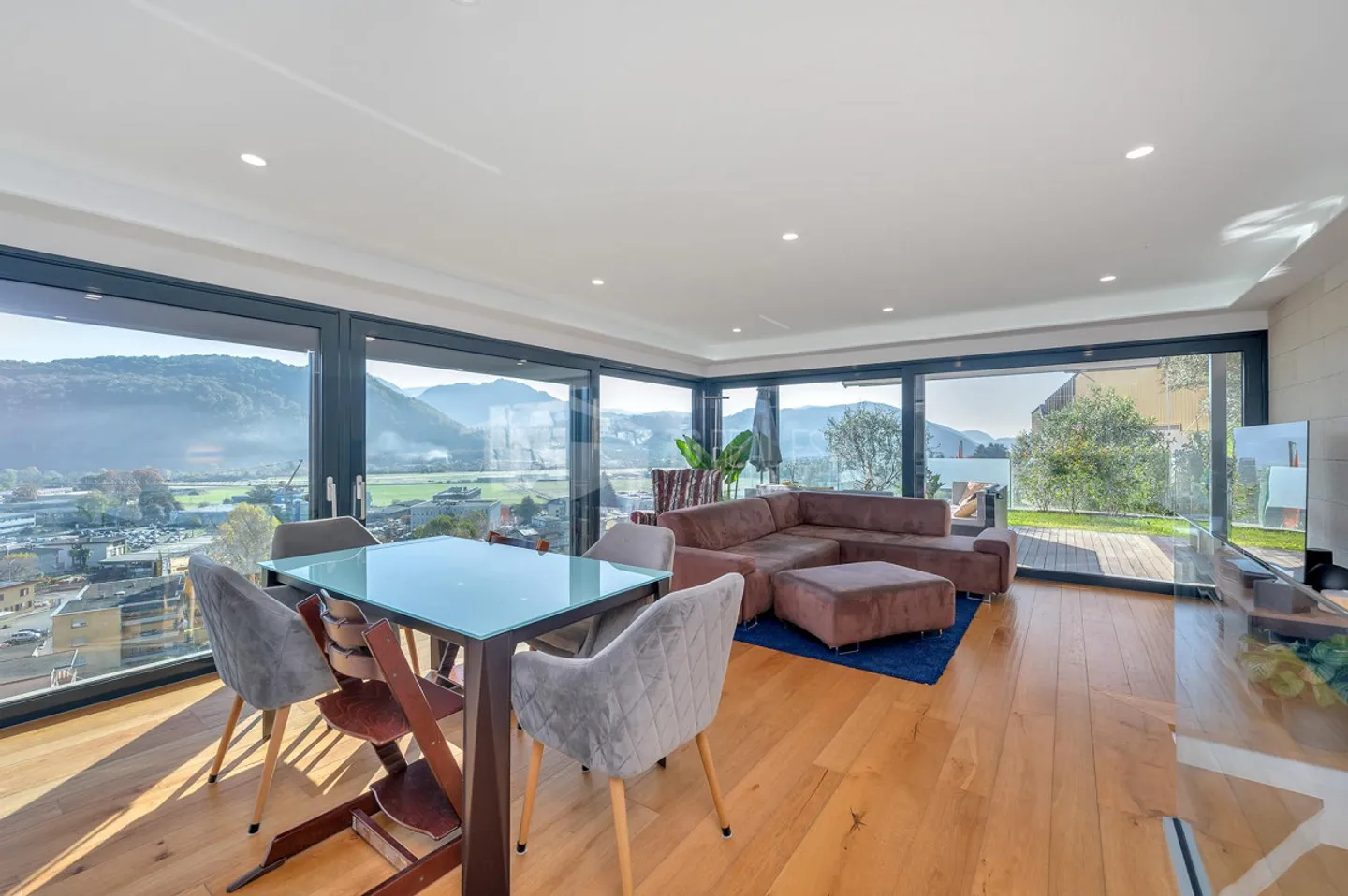VILLA MODERNE AVEC VUE PANORAMIQUE ET APPARTEMENT INDÉPENDANT - Photo 8 sur 13
