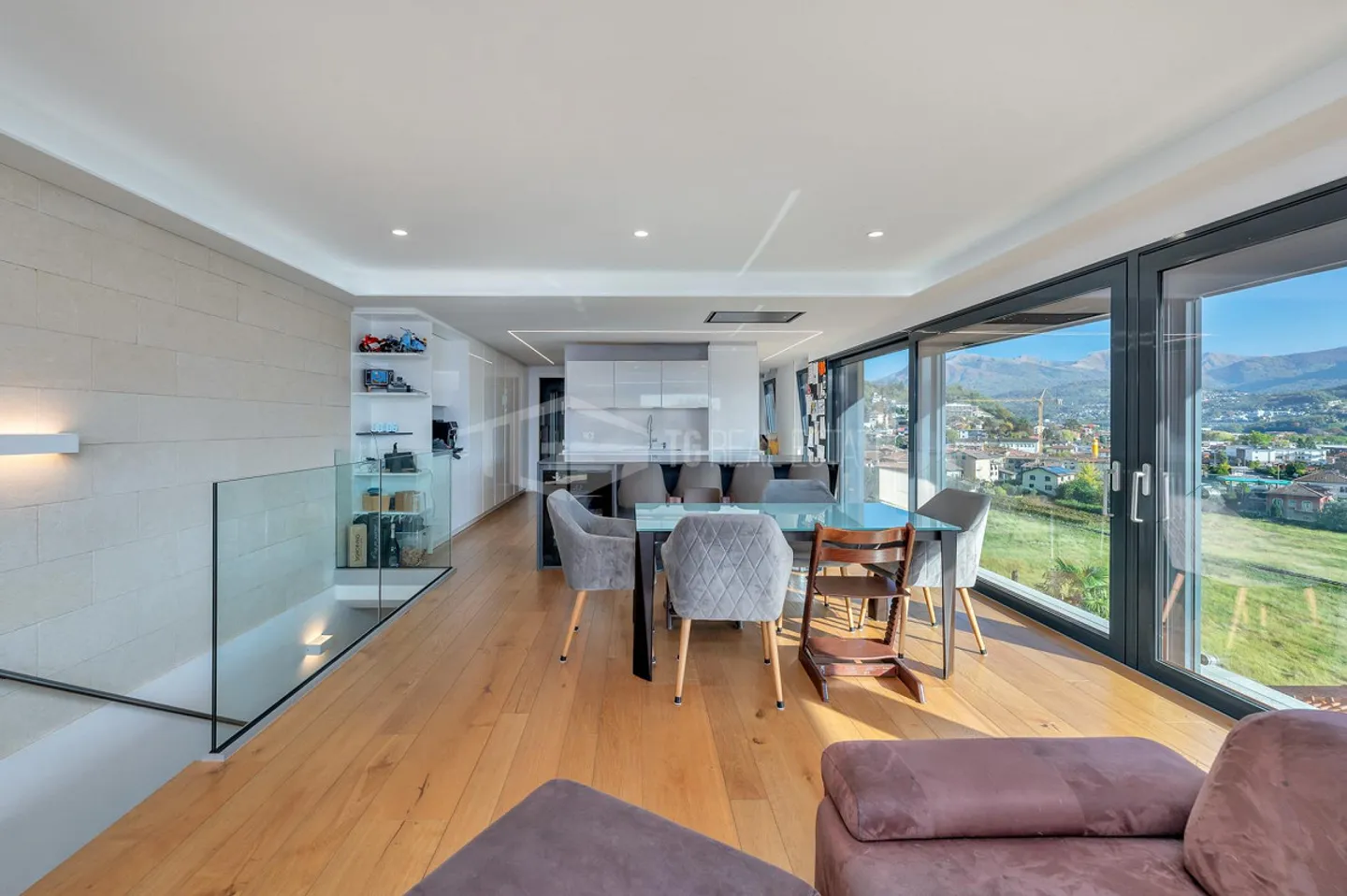 VILLA MODERNE AVEC VUE PANORAMIQUE ET APPARTEMENT INDÉPENDANT - Photo 9 sur 13