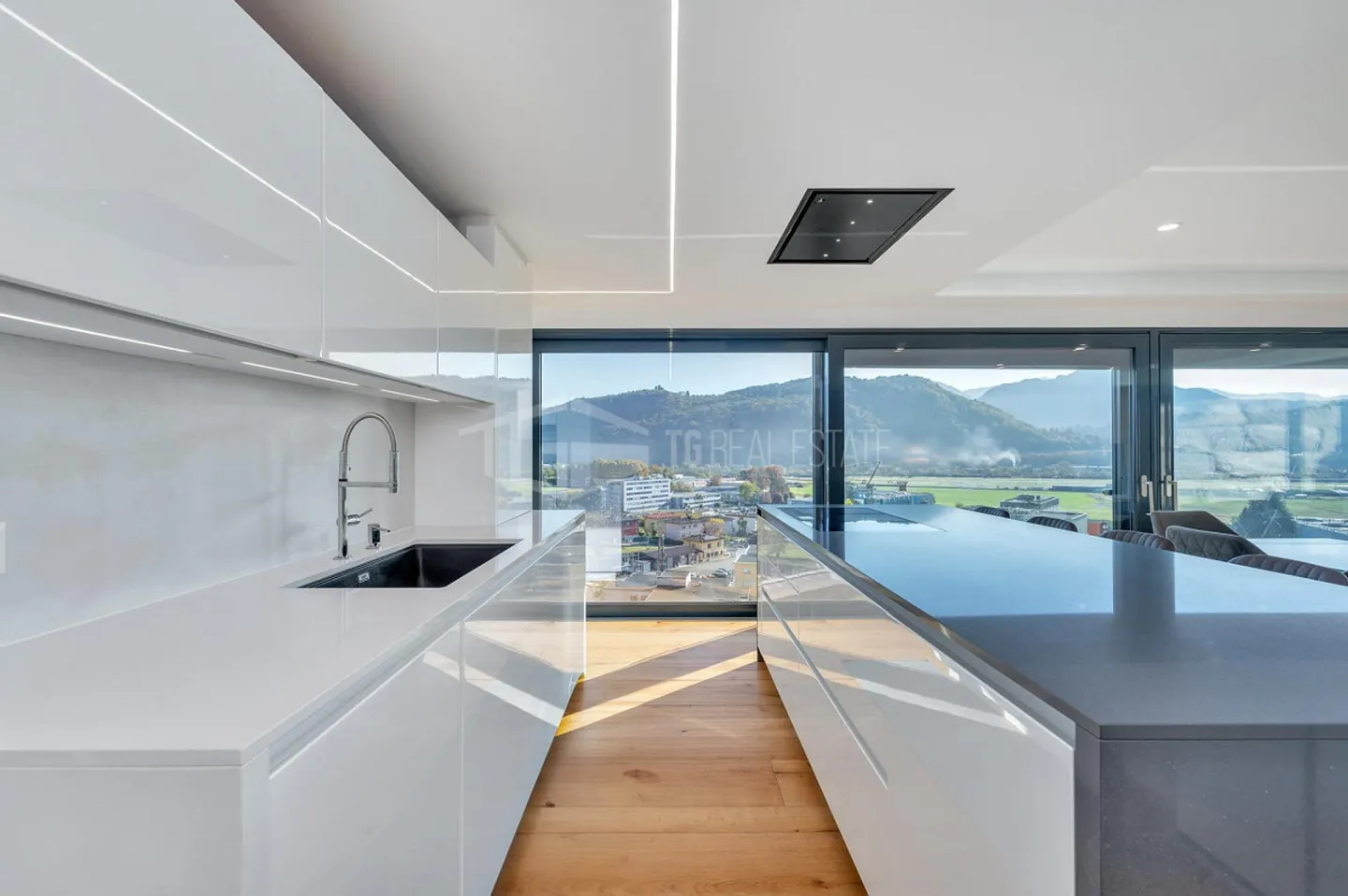 VILLA MODERNE AVEC VUE PANORAMIQUE ET APPARTEMENT INDÉPENDANT - Photo 11 sur 13